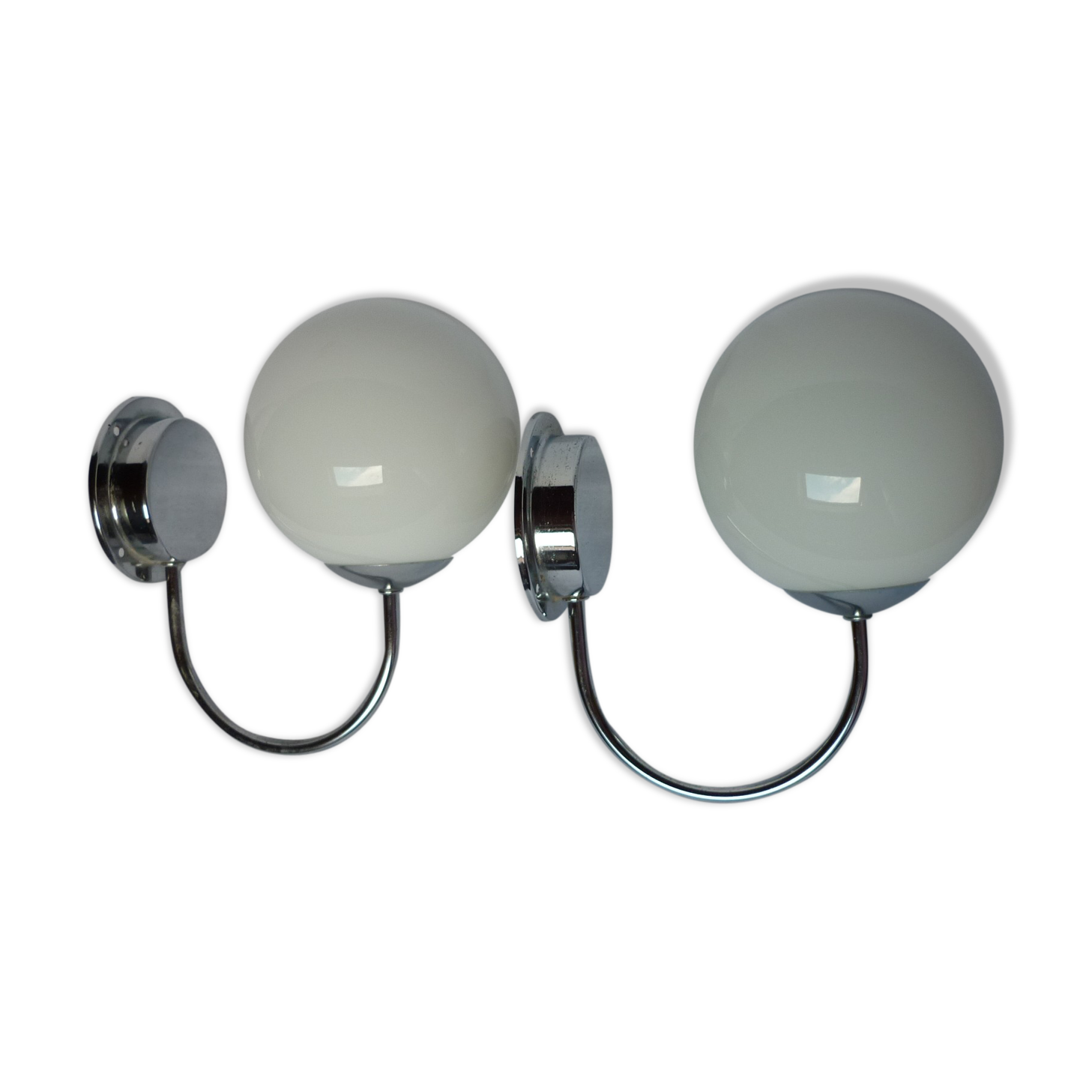 Paire d'appliques boule opaline blanche