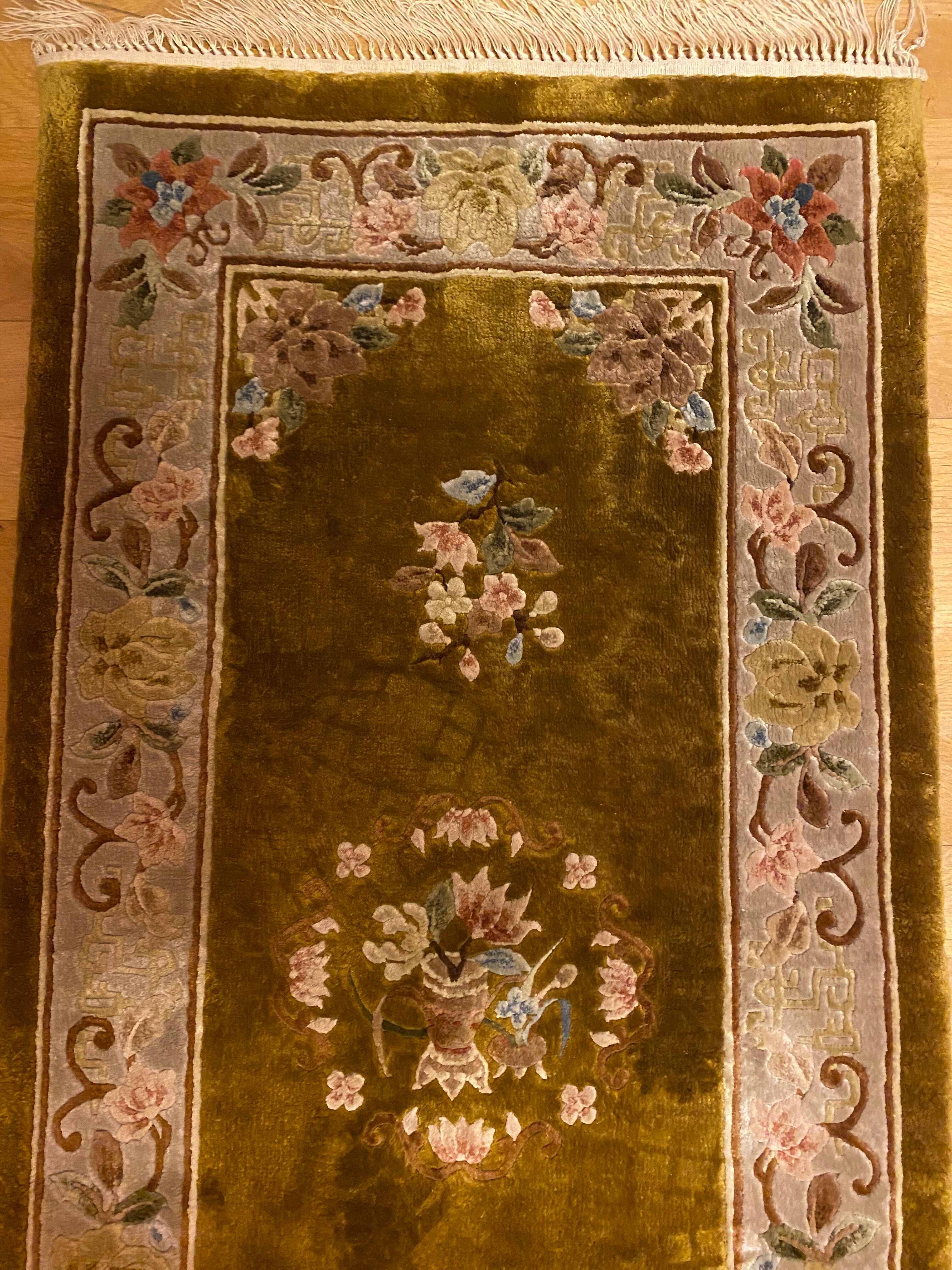 Chinese silk carpet, 124 cm x 62 cm