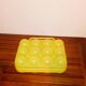 Boîte à oeufs vintage jaune