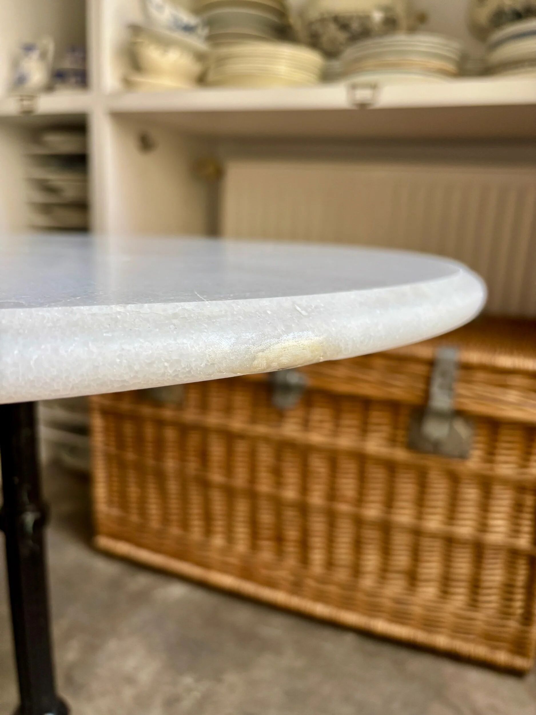 Bistro table in grey marble and black cast iron ⌀ 60 cm