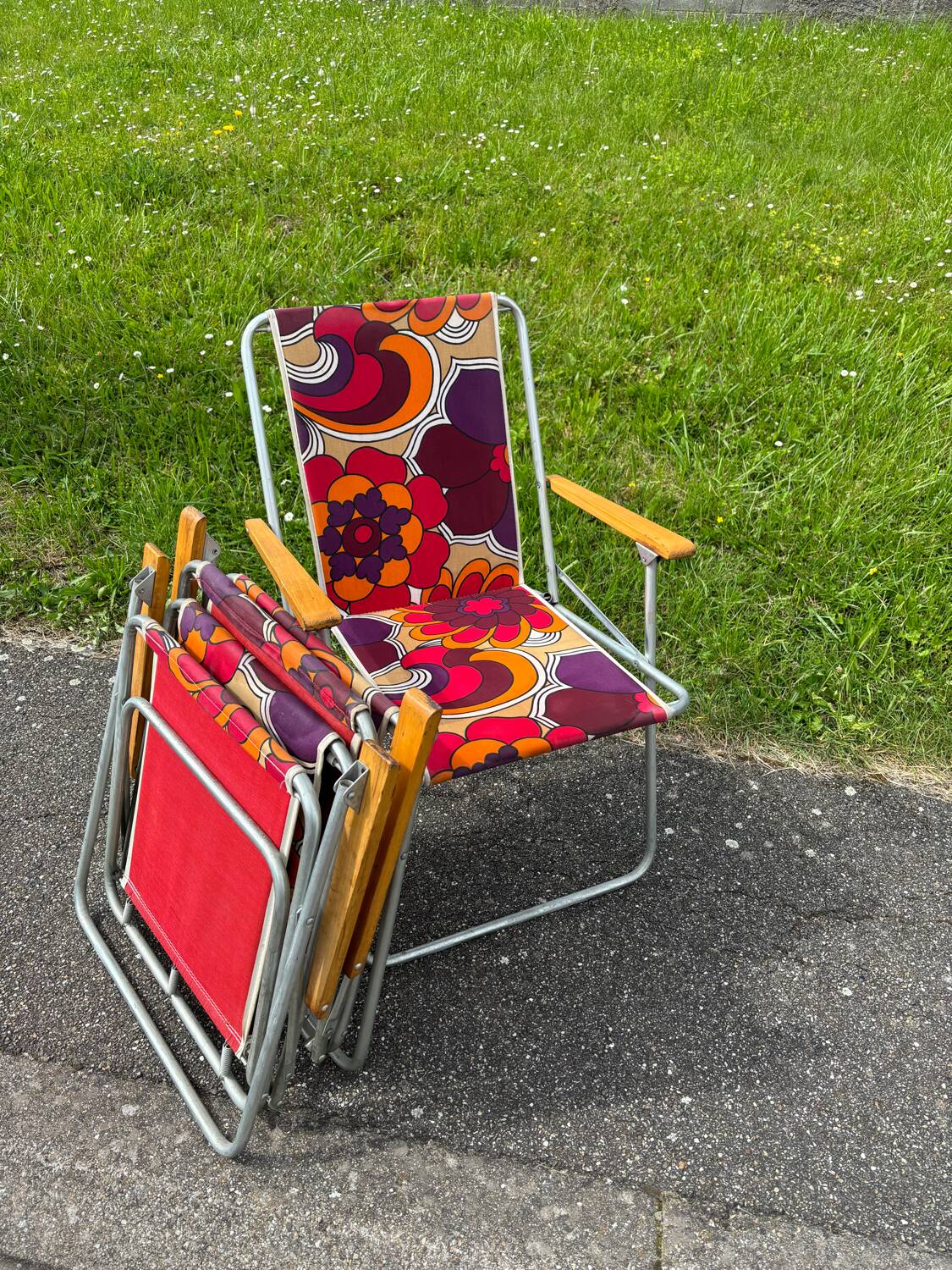 Vintage 70s Flower Power camping chair