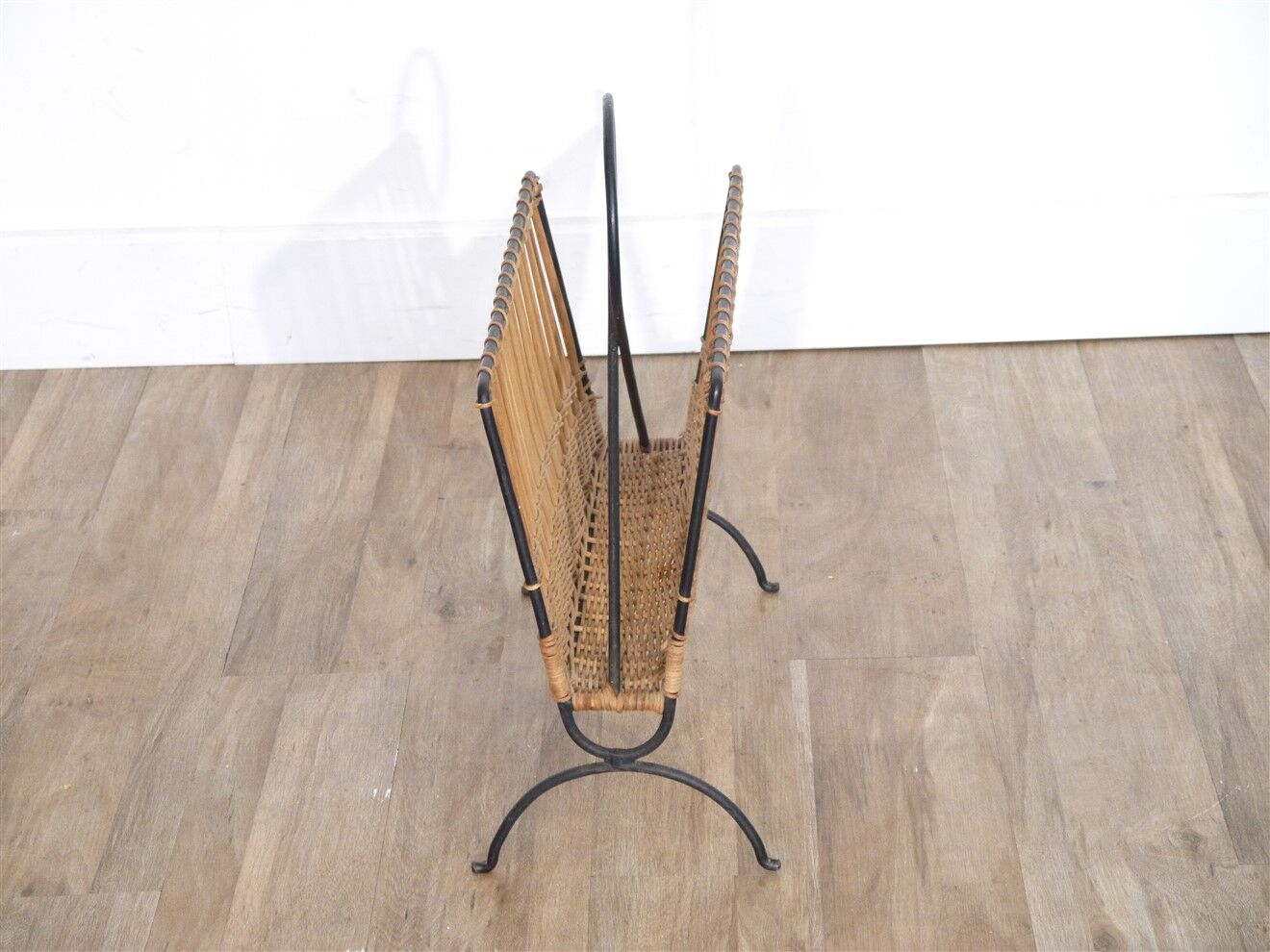 Magazine holder