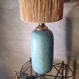 lampe style 70s ceramique bleu vert 40x13 et abat jour  en rafia  H total 57x23  elec ok