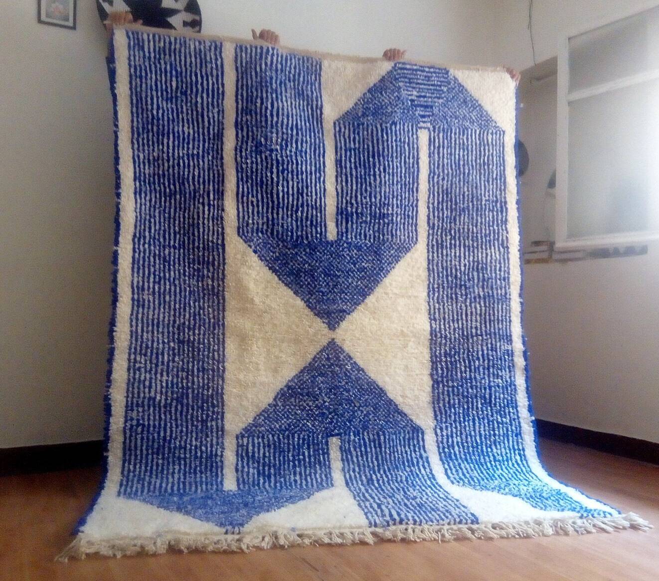 Traditional Moroccan rug, natural wool, 3 x 2 m.