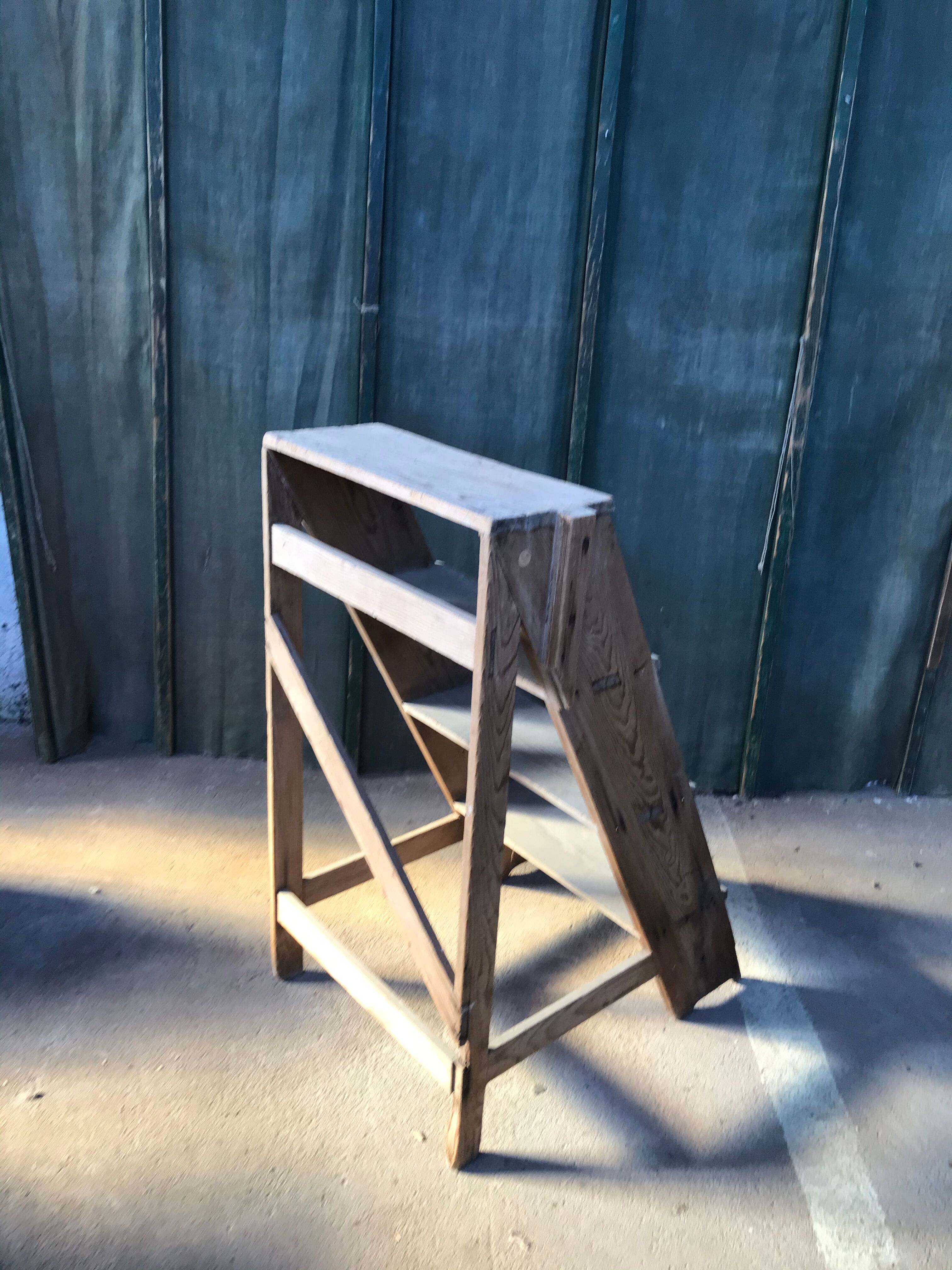 Escalier bois brut