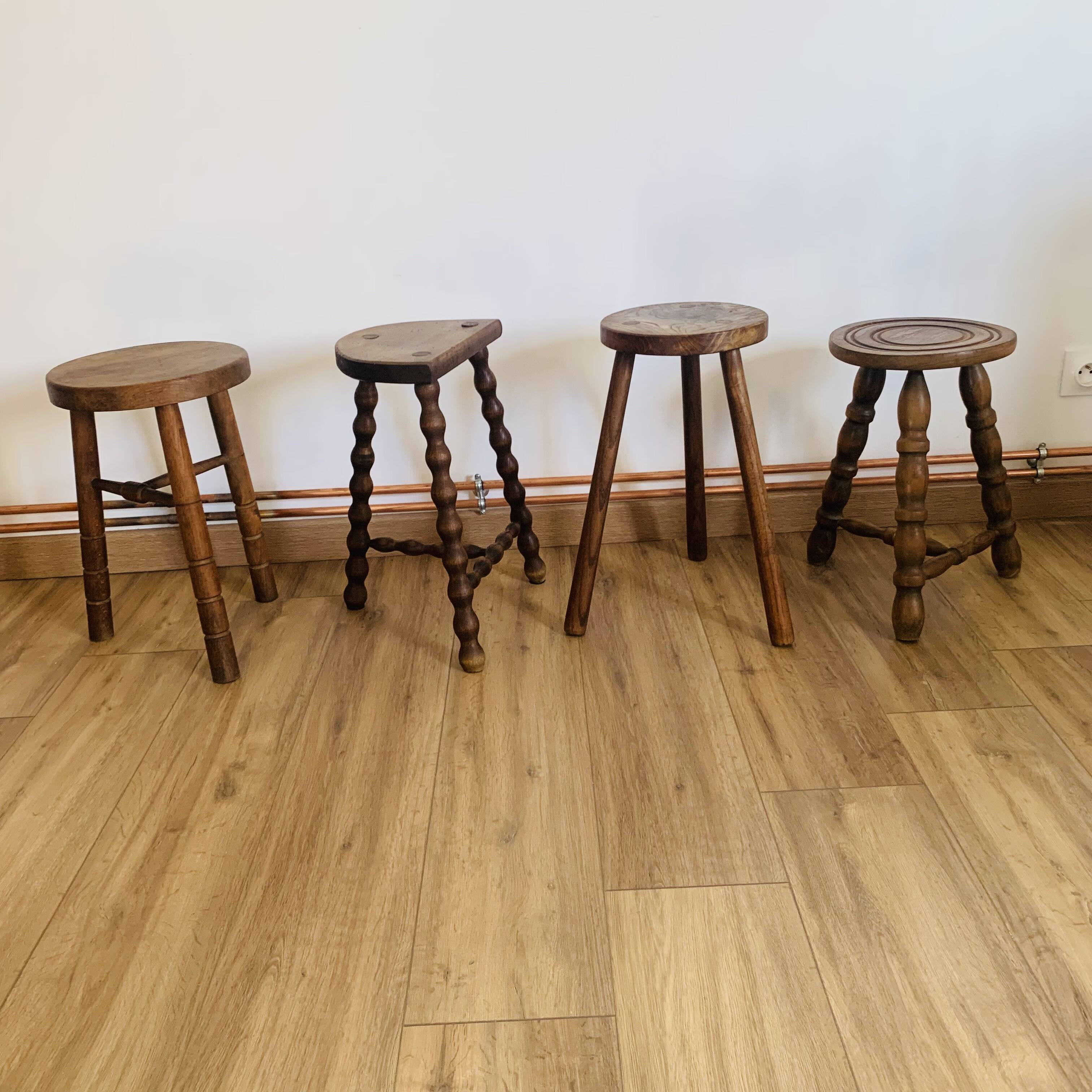 Ensemble de 4 tabourets tripodes