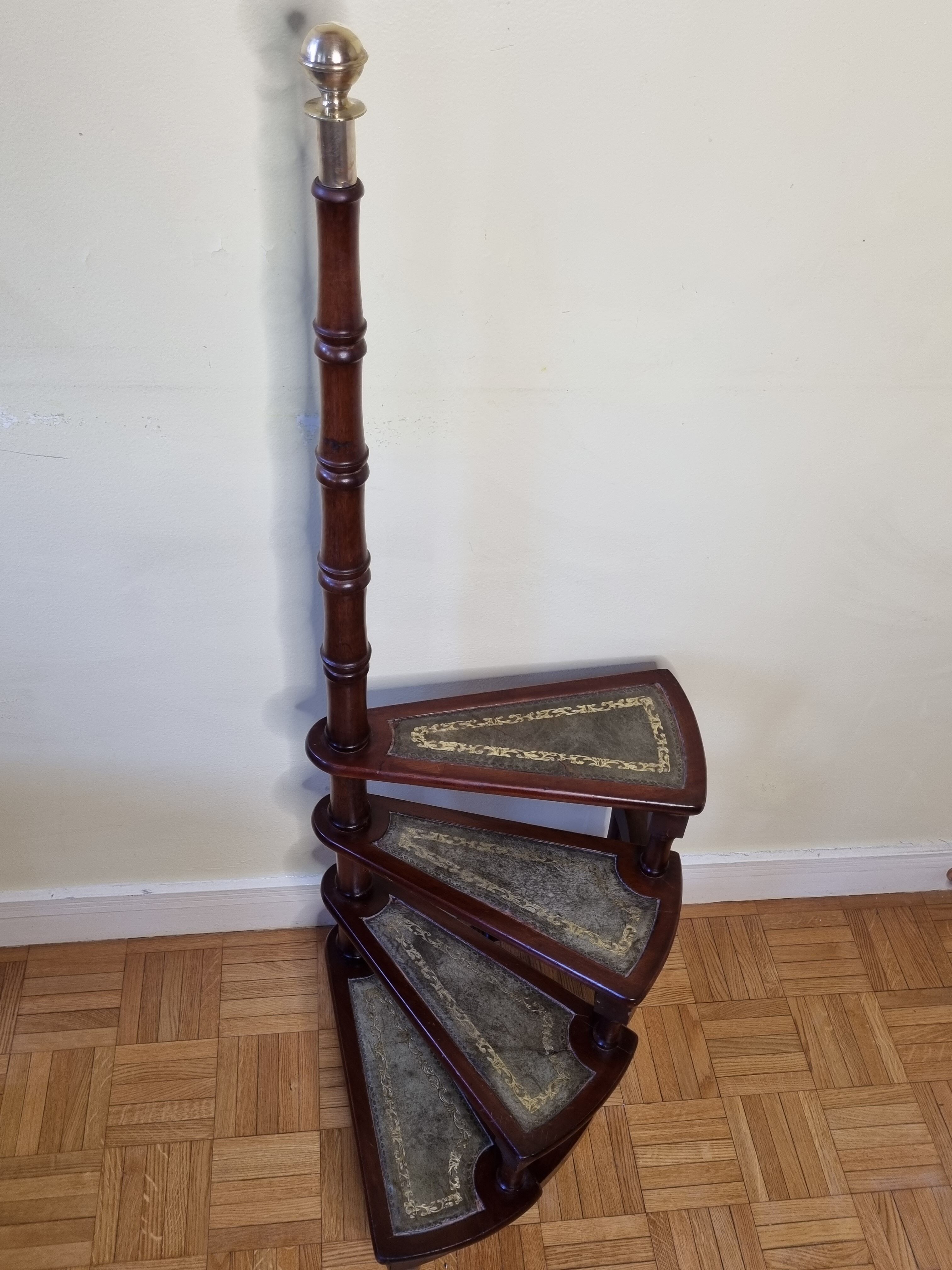Victorian style mahogany style library staircase circa 1900, 118 cm