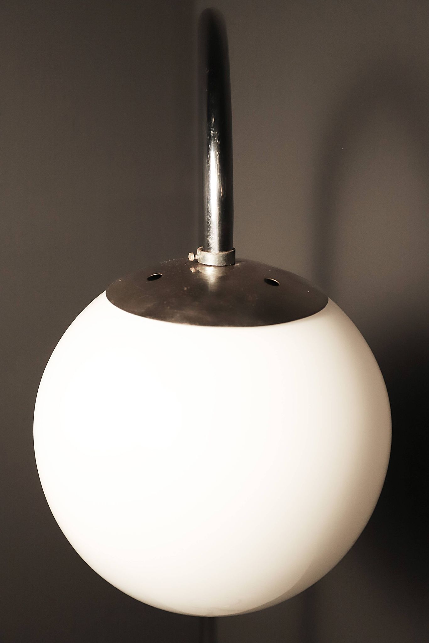 Lampe de sol chromée Bauhaus, Tchécoslovaquie, années 1930.