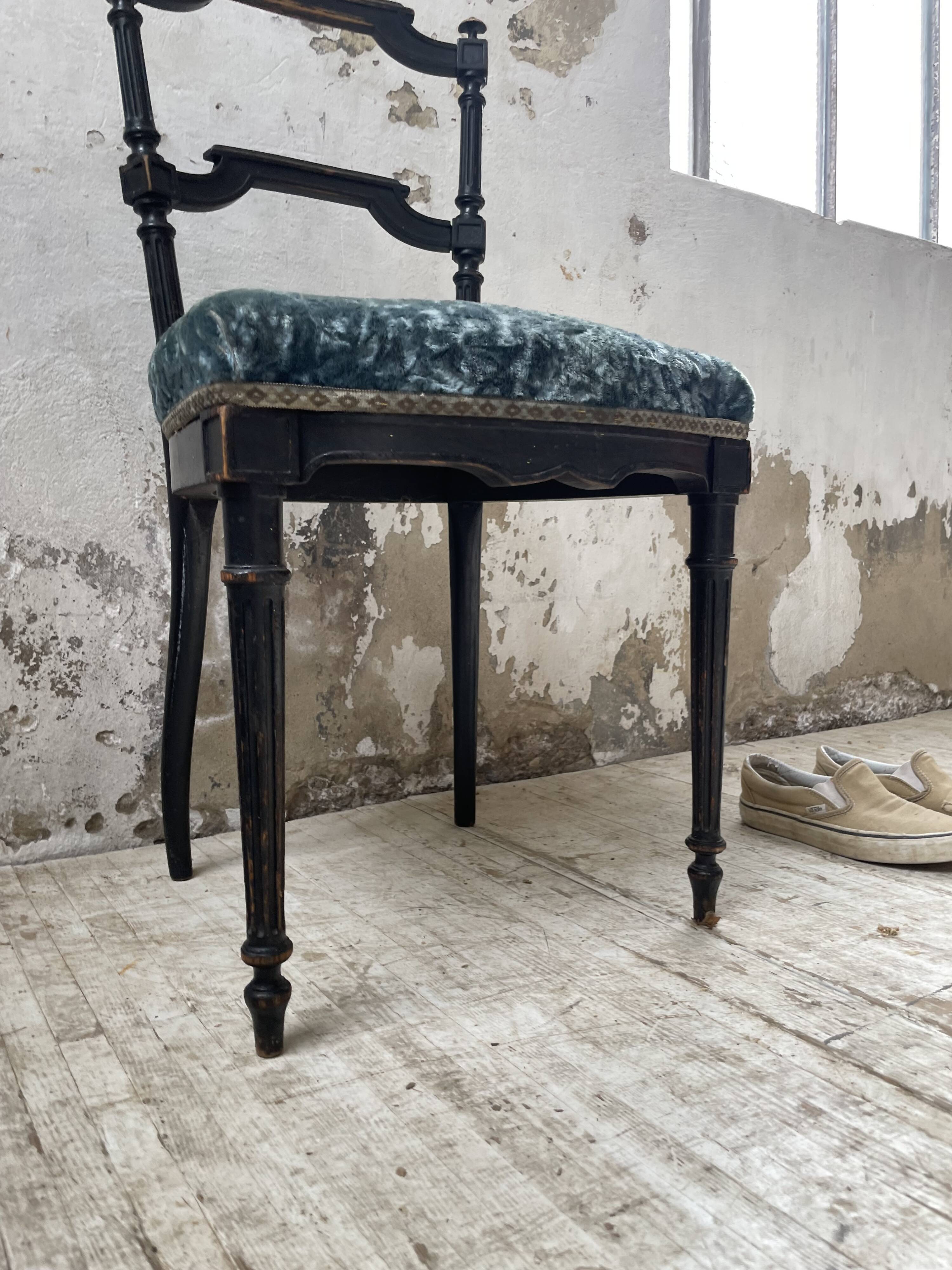 Chaise Napoléon 3 velours bleu