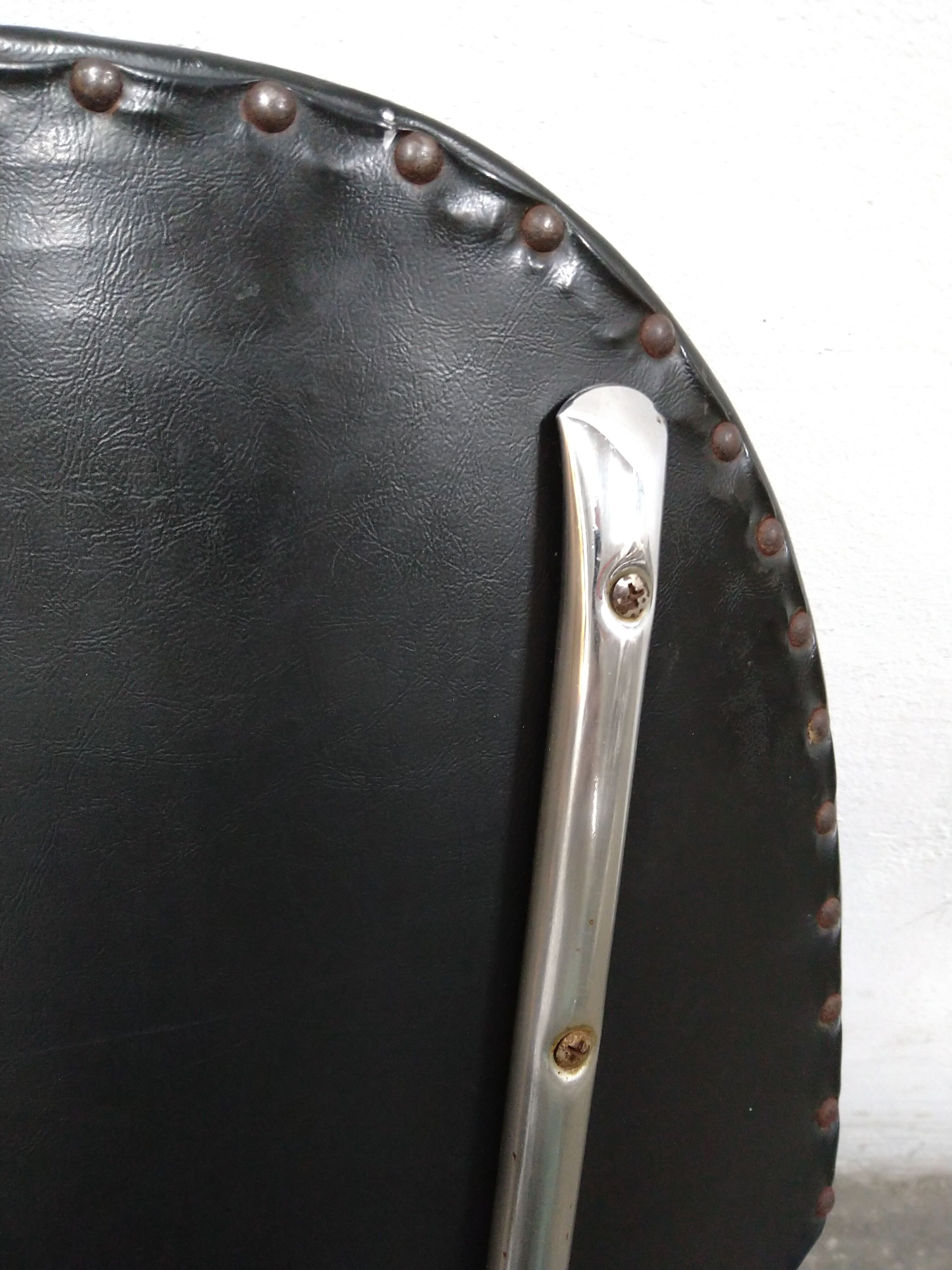 4 dining table chairs