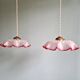 Paire de suspensions festonnées en verre satiné transparent et rose, années 1920-30