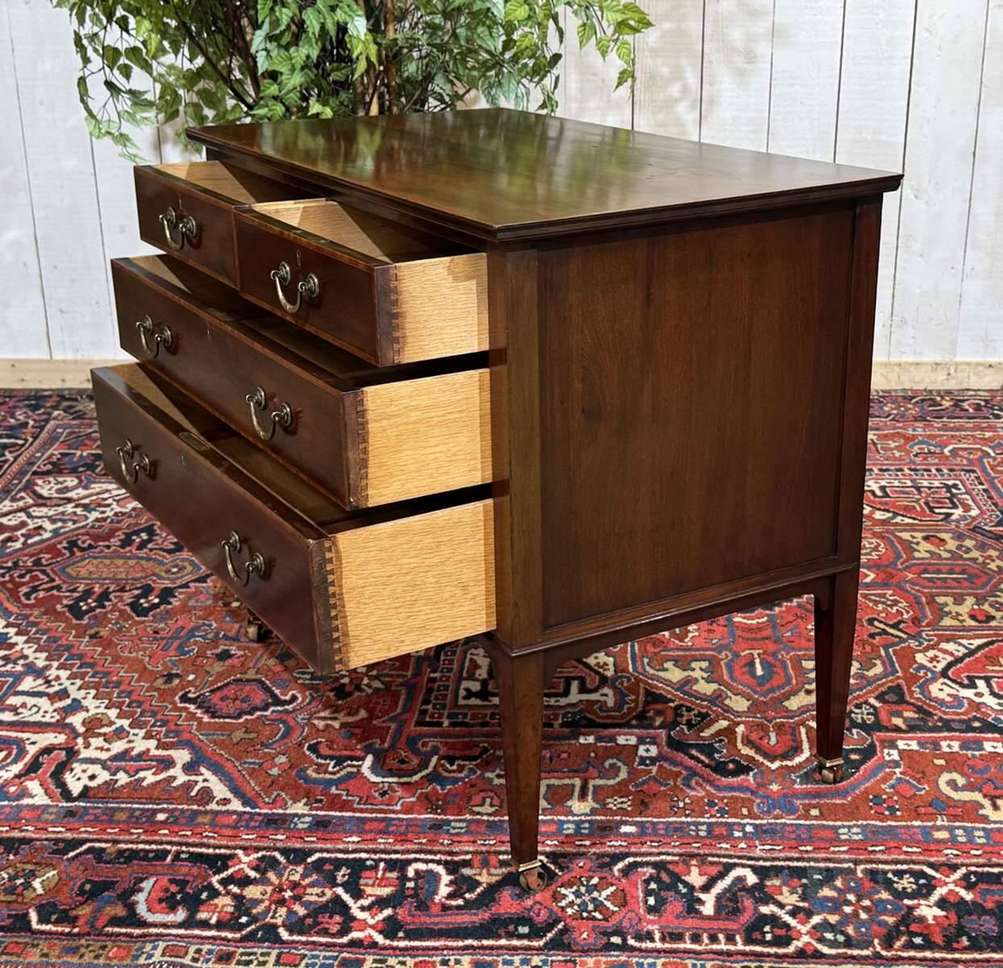 Commode anglaise en acajou et chêne, début XXème