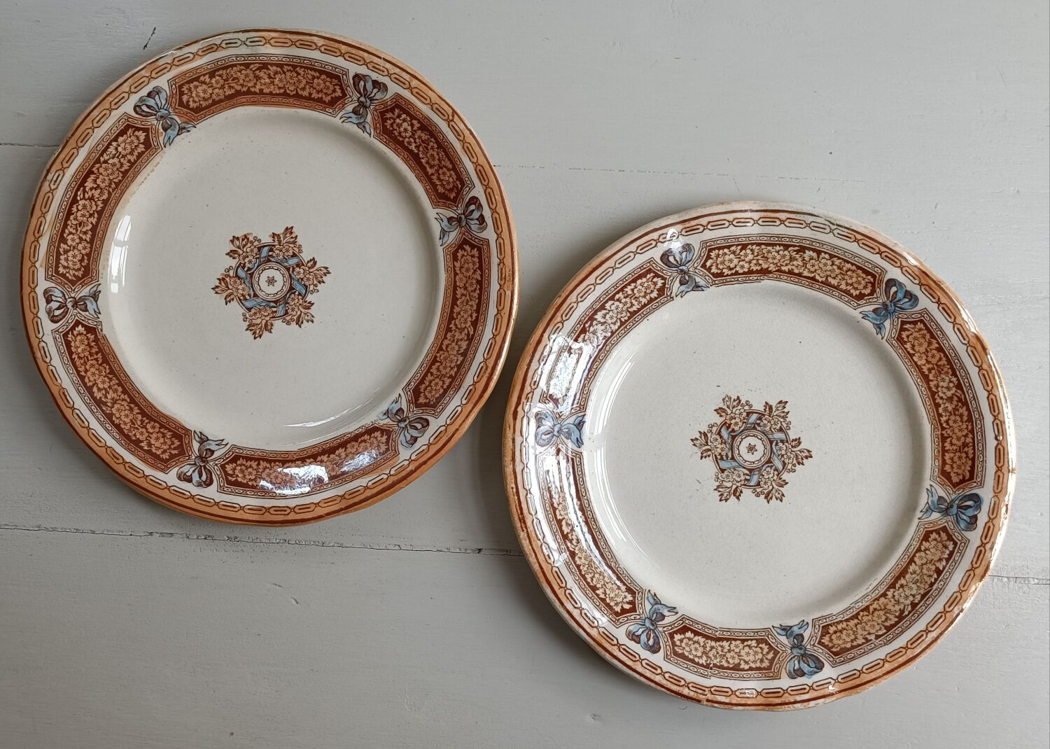 2 plates earth of iron Saint-Amand