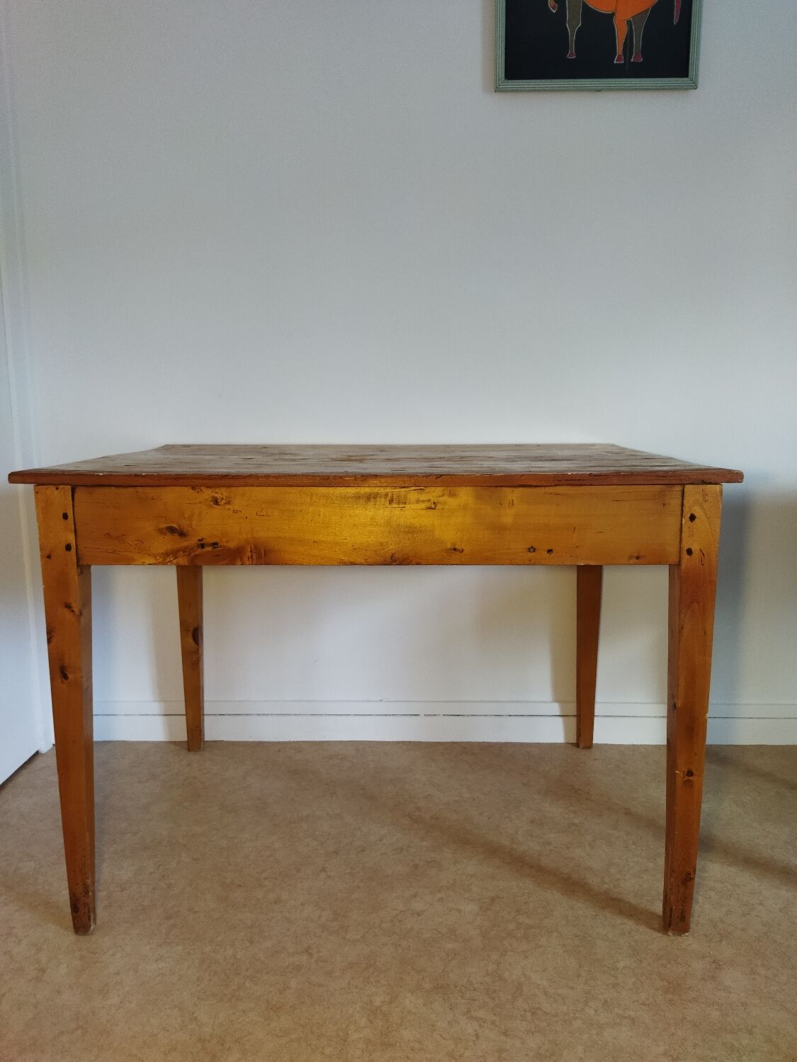 Spindle legs desk