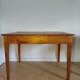 Spindle legs desk