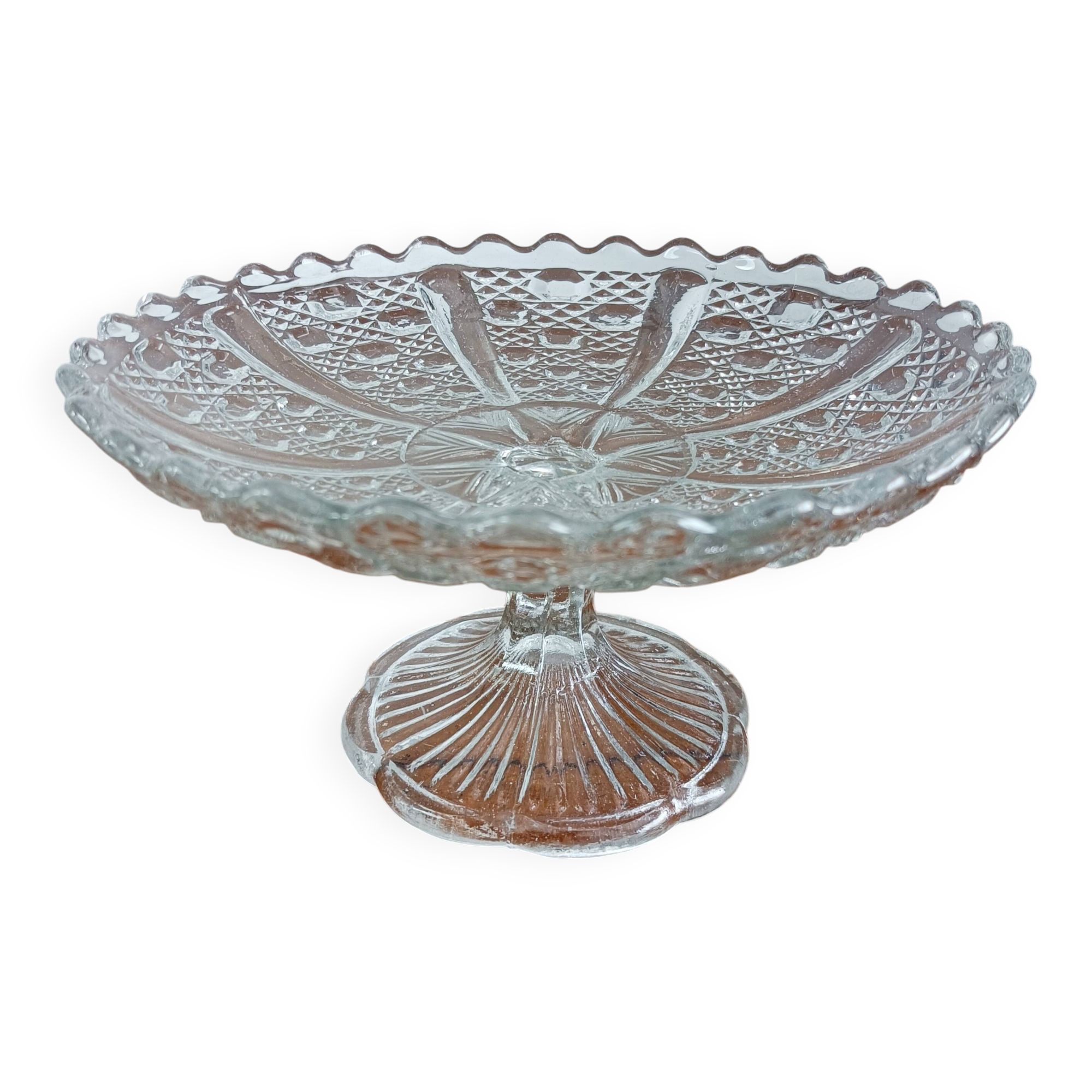 Glass fruit bowl on foot