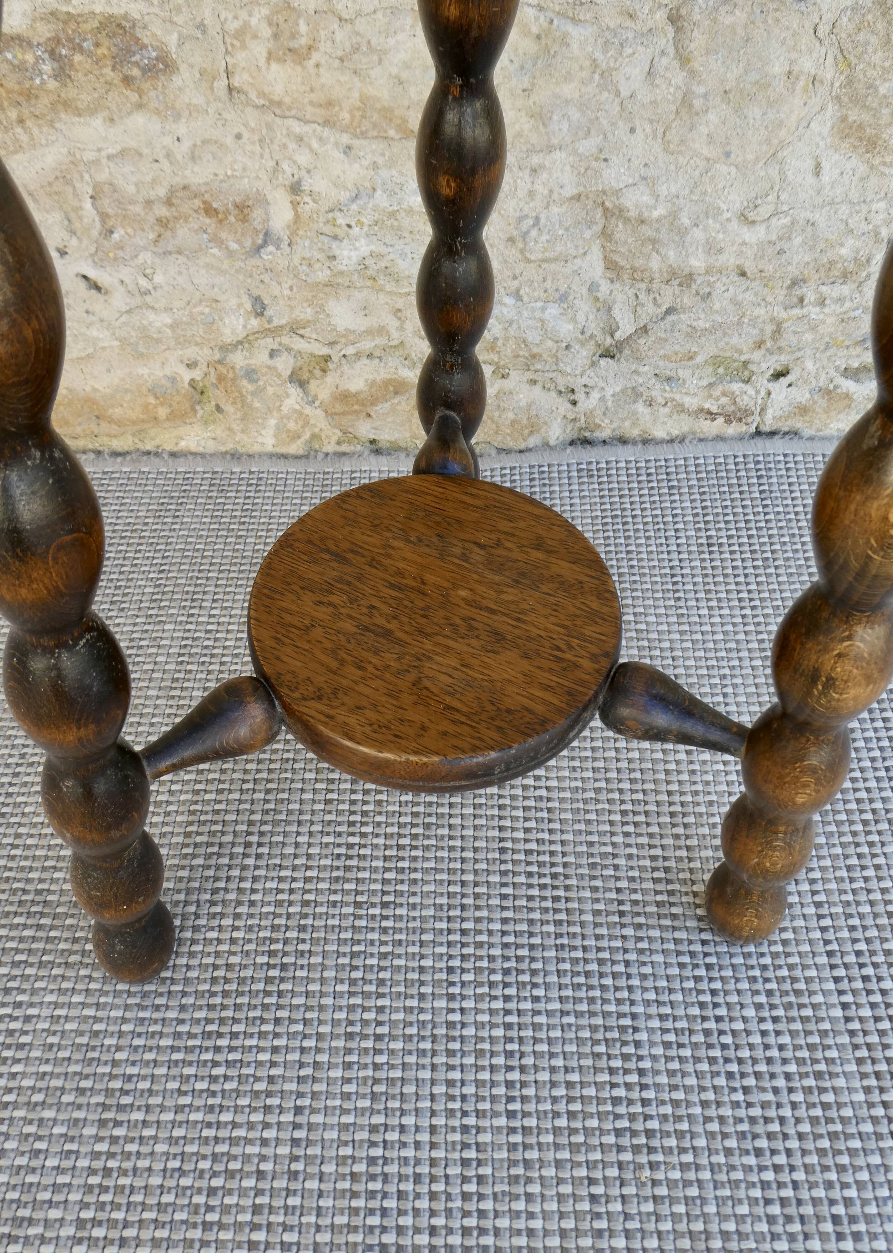 Healing tripode carries plants, solid wood