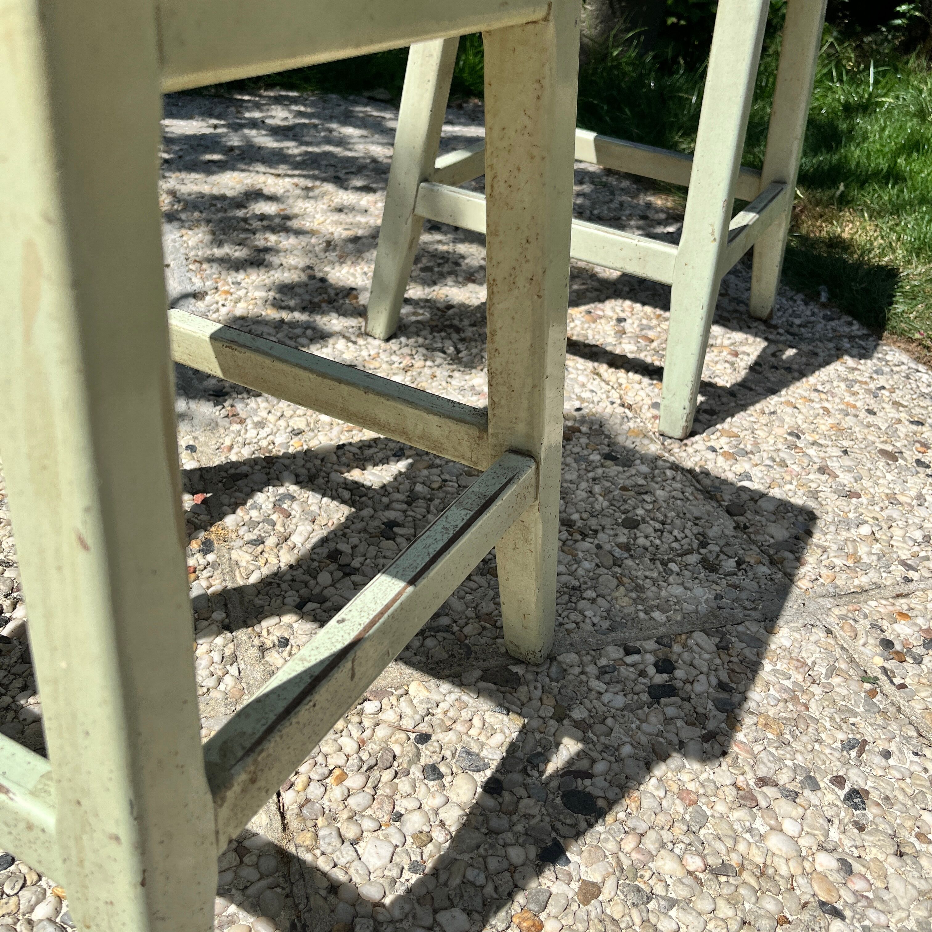Garden bench in iron and wood and these 2 wooden stools
