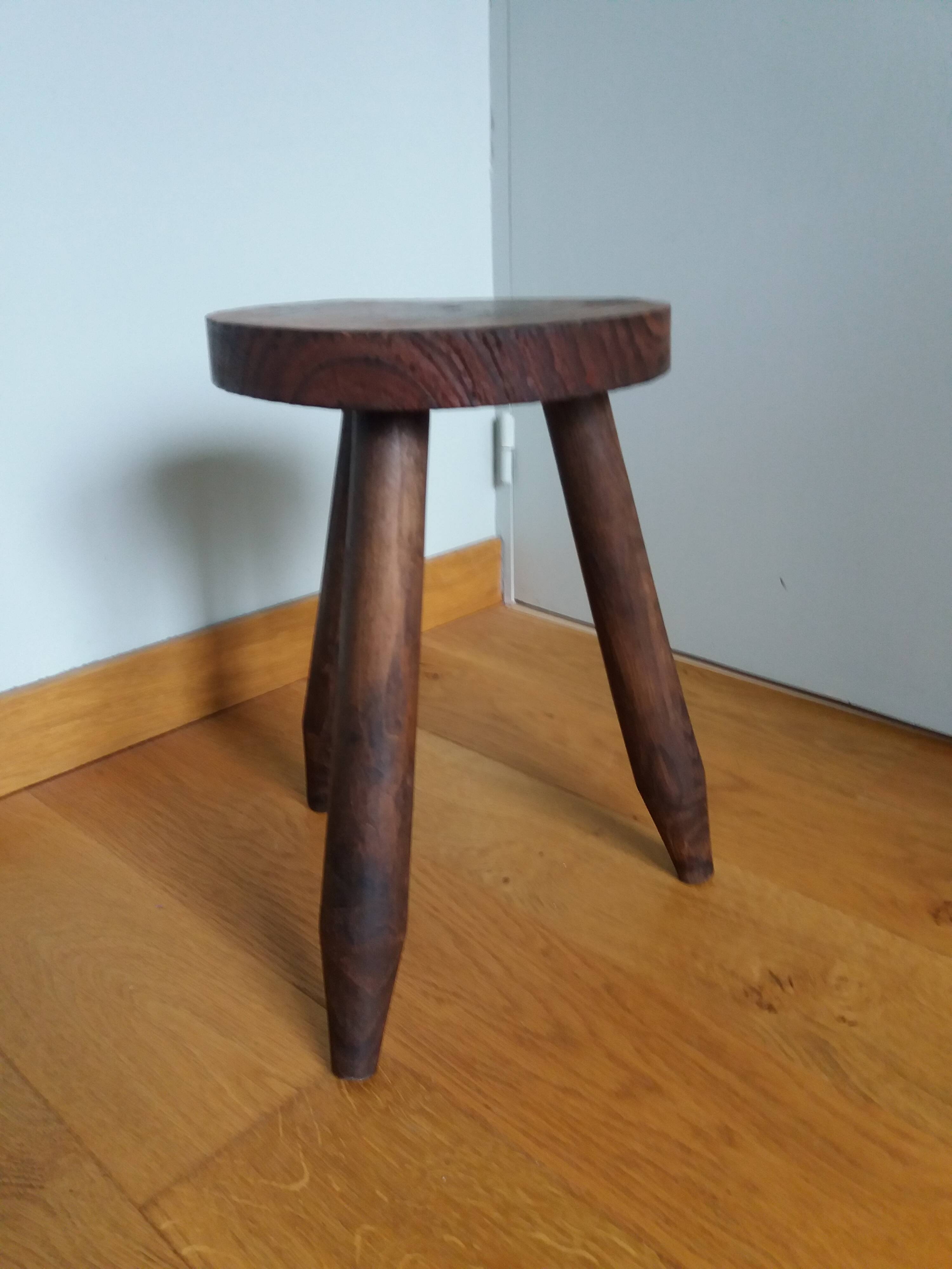 Tripod pencil leg stool