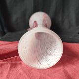Grand vase rose bonbon verre filé soufflé /décor de feuilles