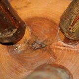 Tabouret de ferme en bois brut tripode