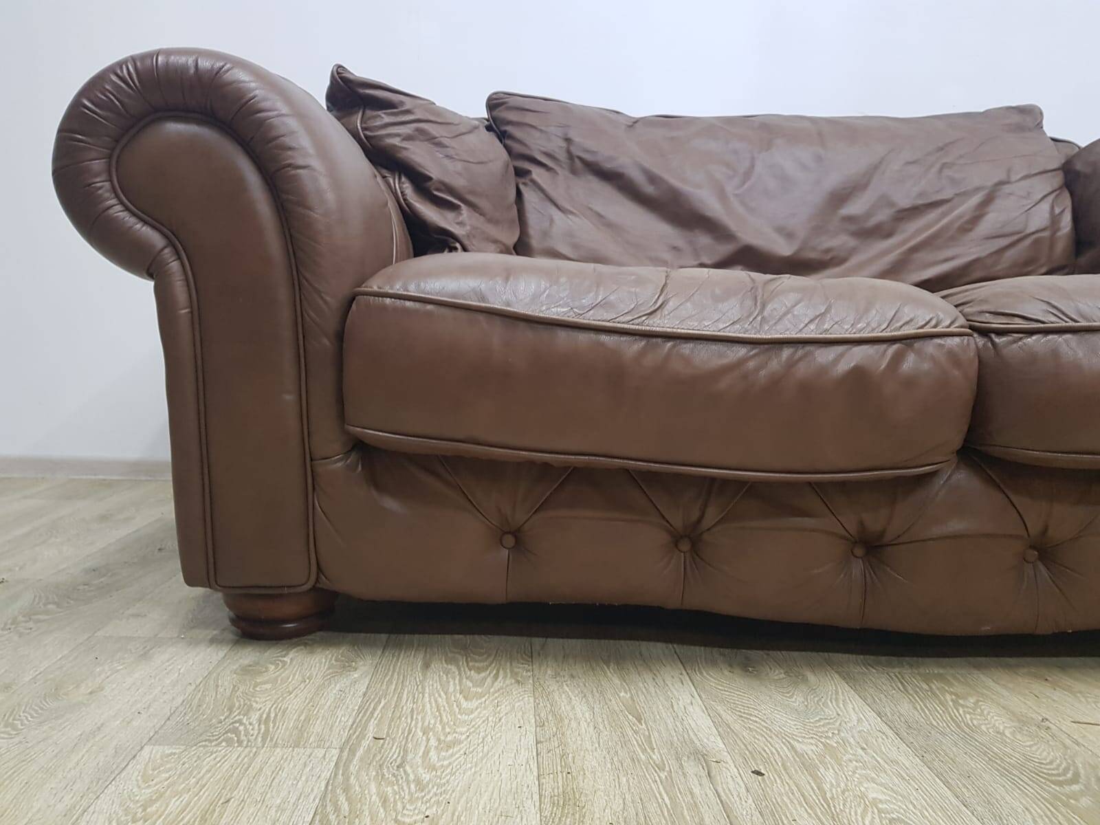Mid-Century, Chesterfield sofa, natural leather