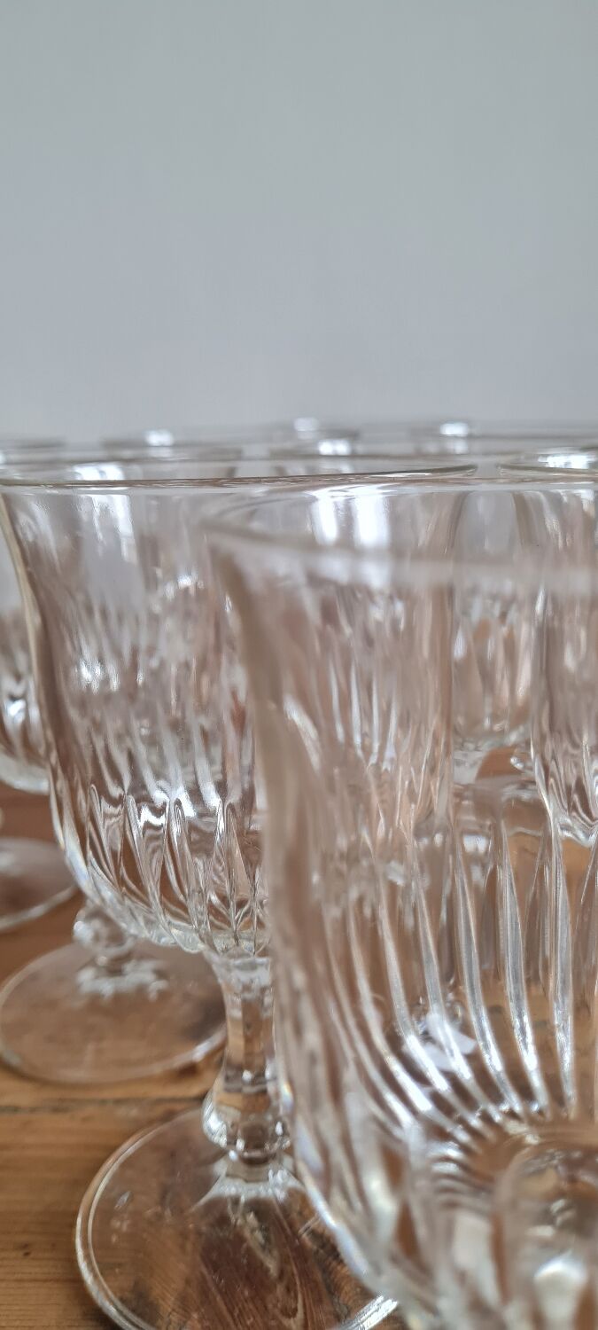 Service de 11 verres à eau en verre ciselé