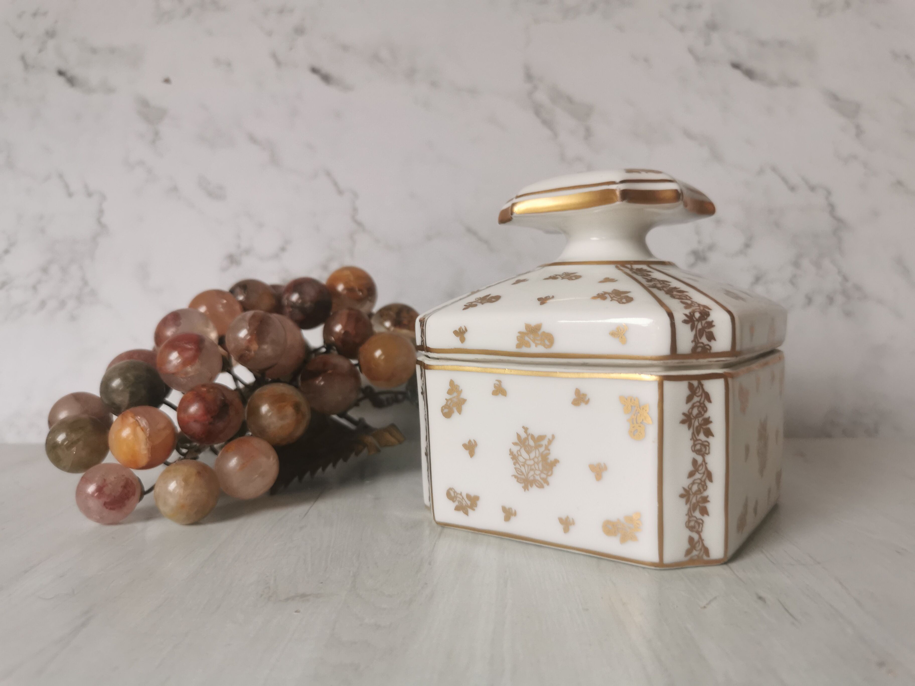 Porcelain bonbonnièree de Limoges