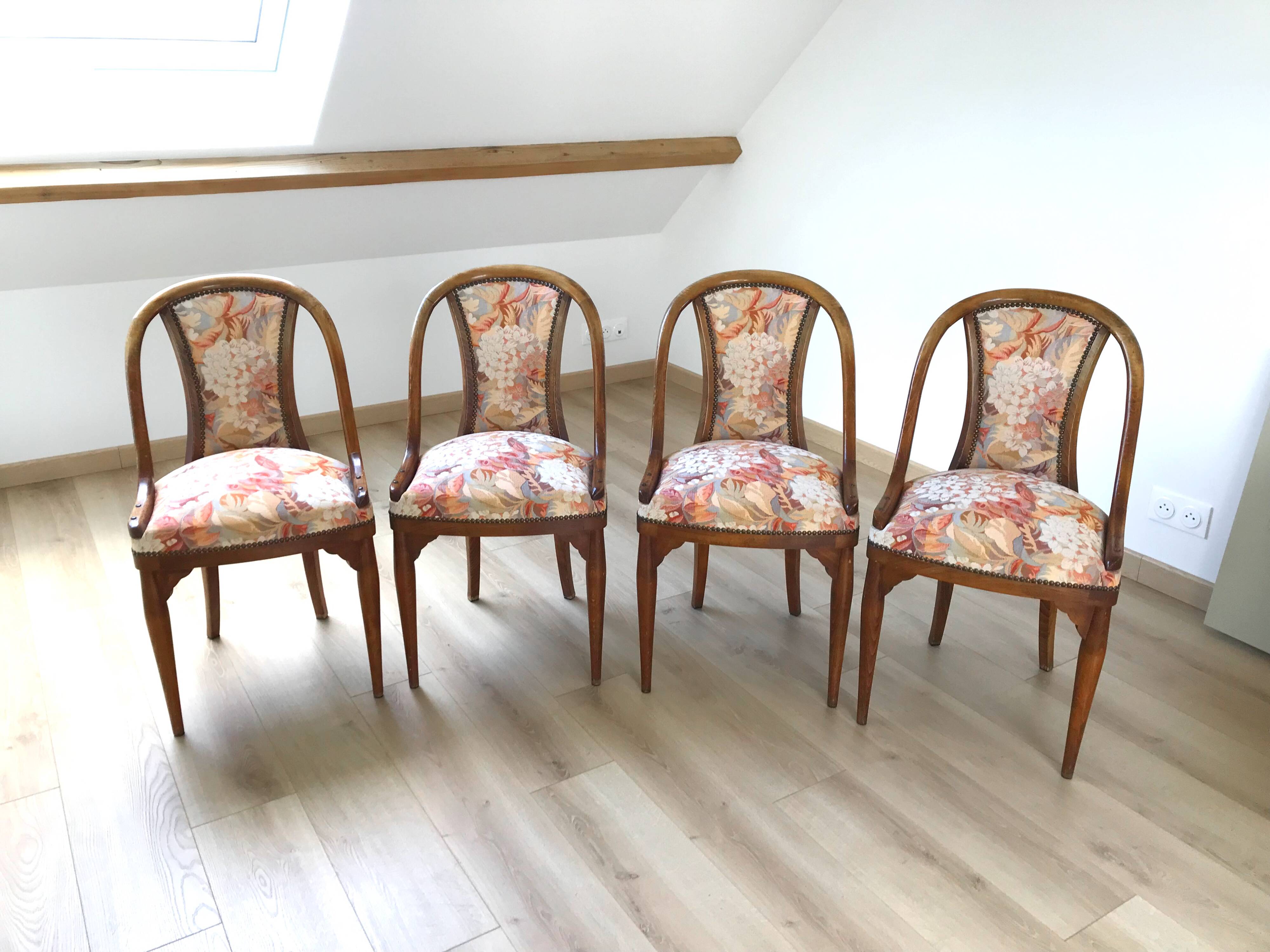 Directoire style gondola chairs