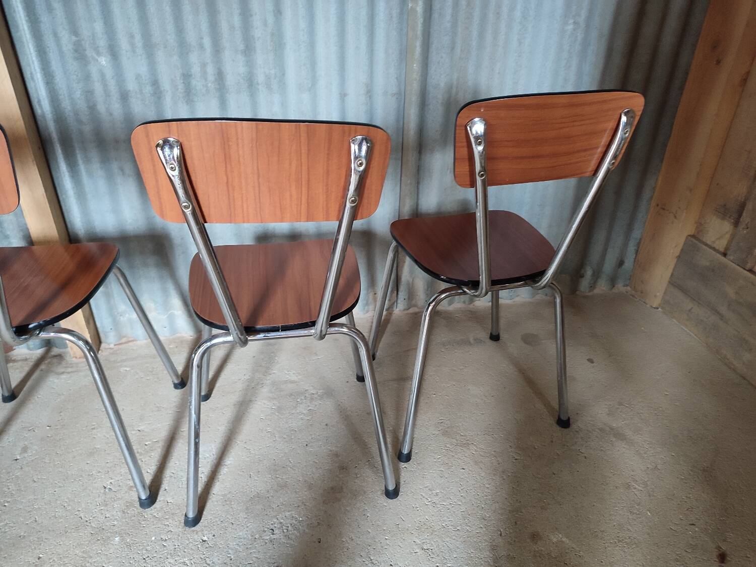 Lot de 4 chaises en formica