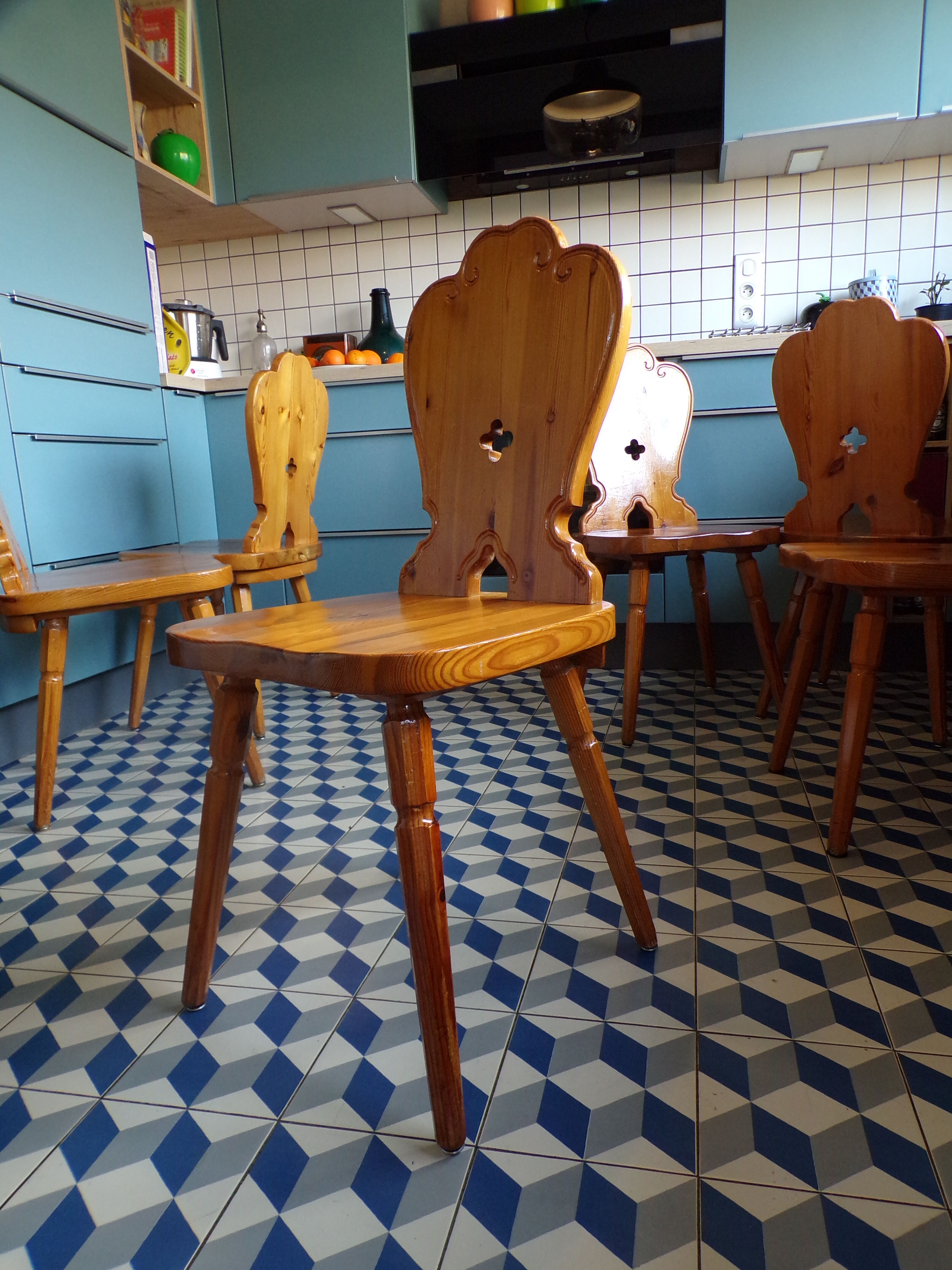 Suite 6 mountain chairs in pine