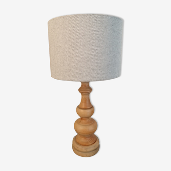 Vintage table lamp year 1980 in turned wood.