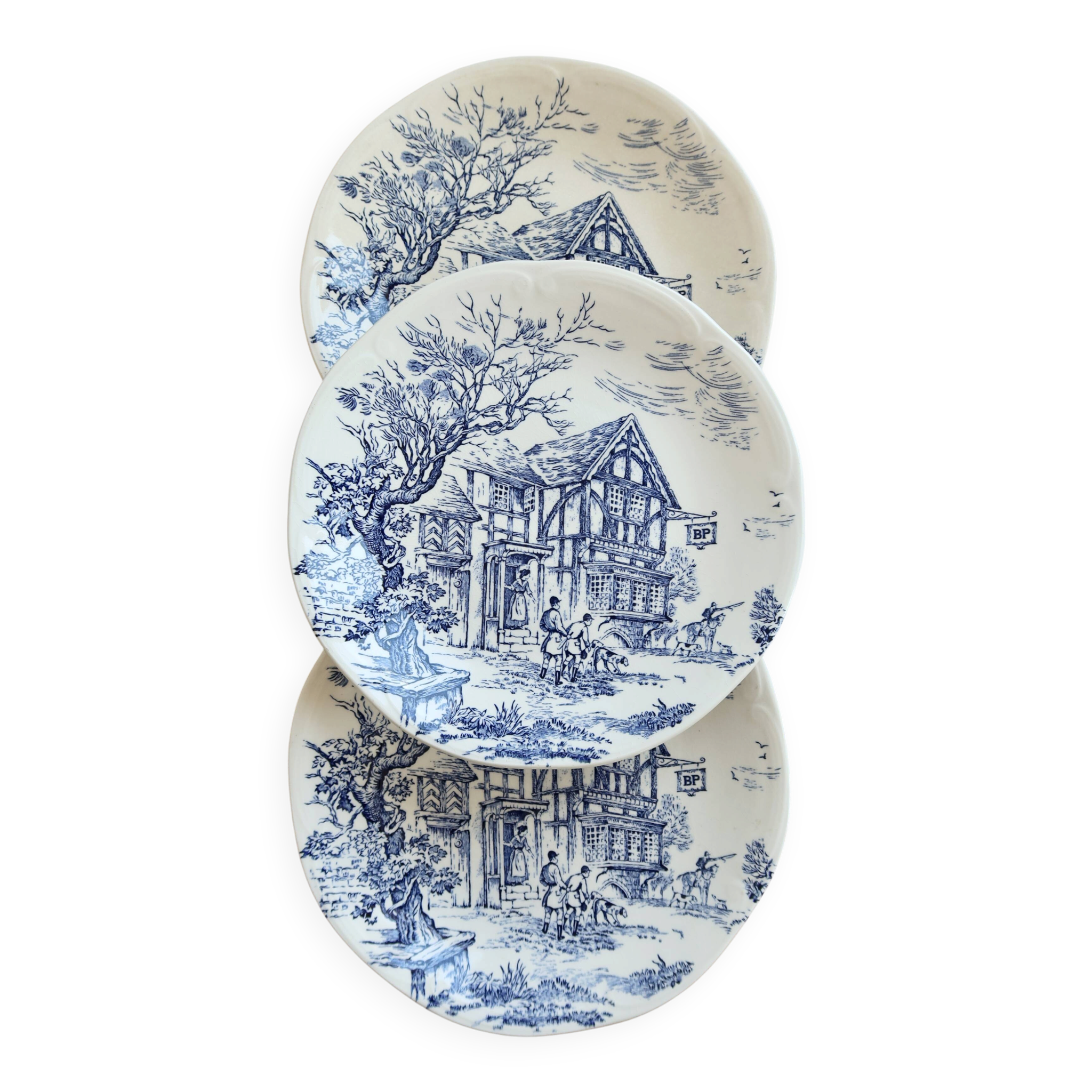 Vintage Gien plate – Ivory earthenware with romantic blue decoration