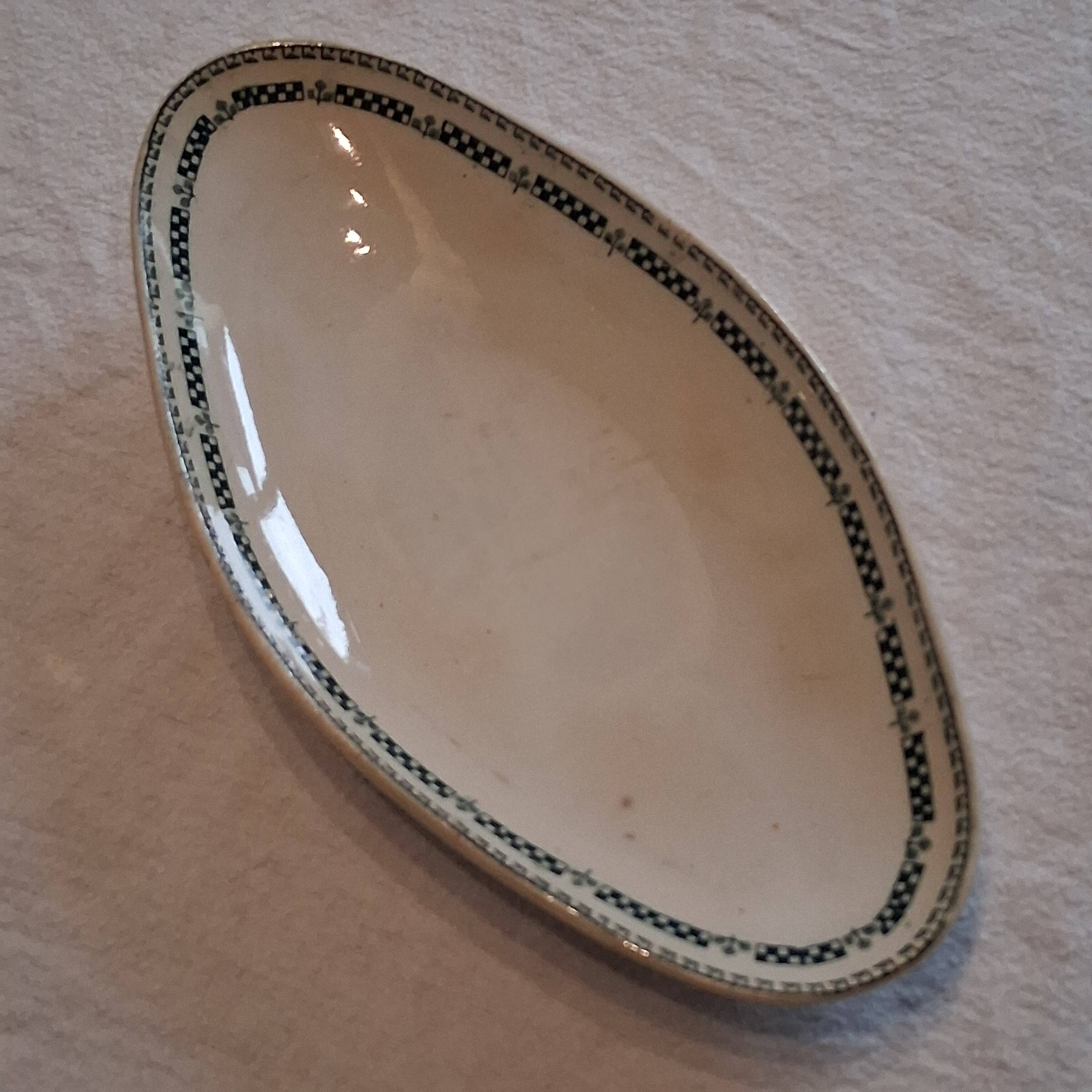 Old ironstone platter from Gien in good condition.