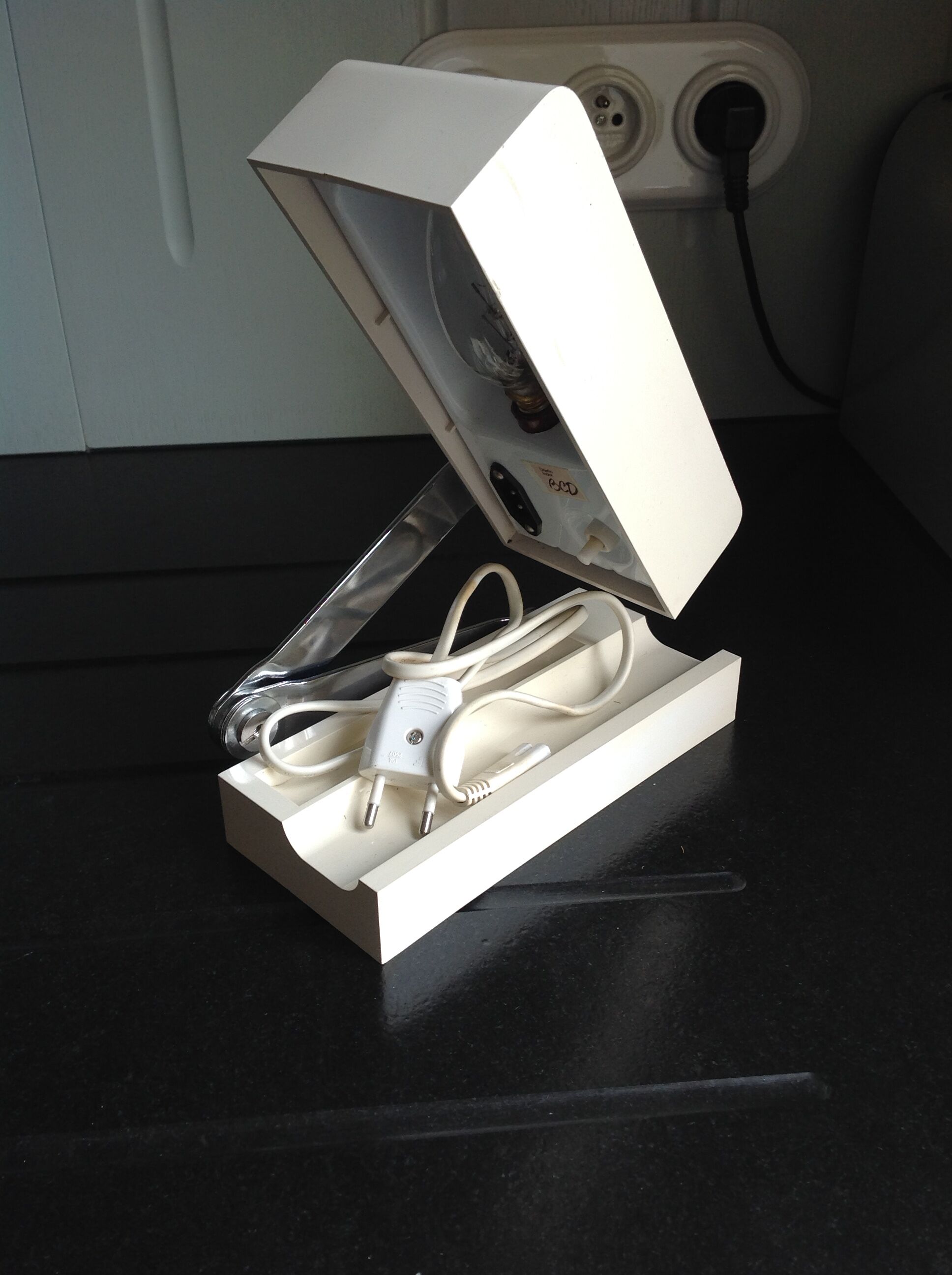 Vintage travel lamp adjustable and folding, 70s; folded it becomes a box.