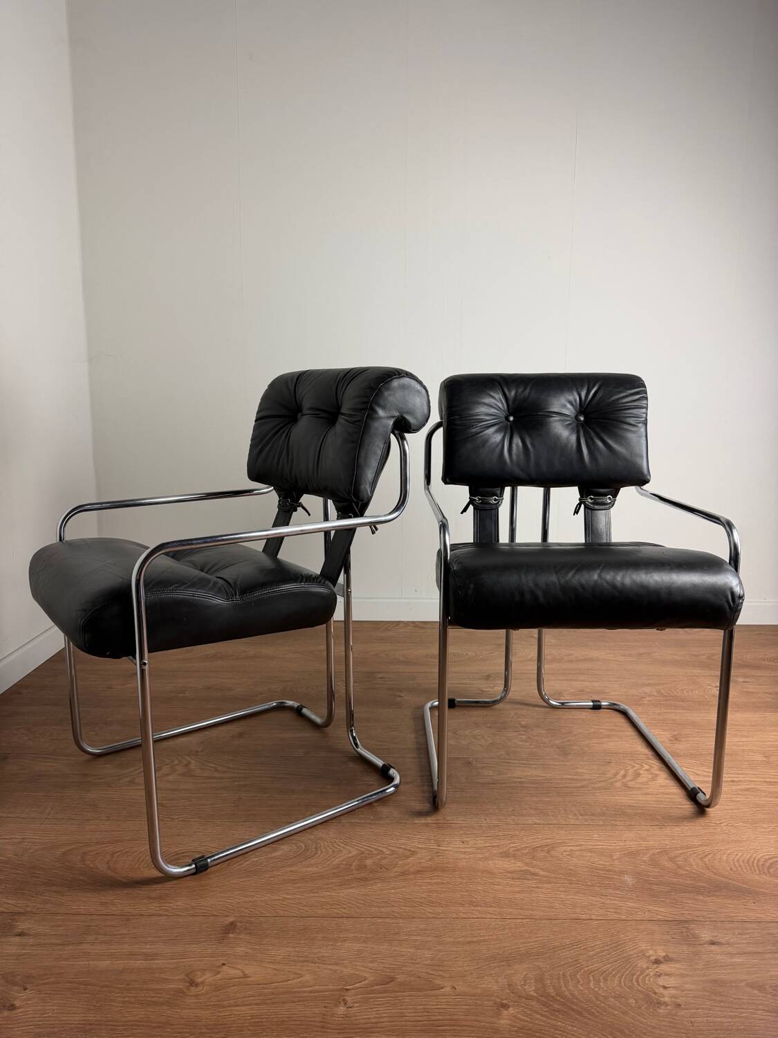 Pair of "Tucroma" armchairs – Guido Faleschini for iMariani – Italy