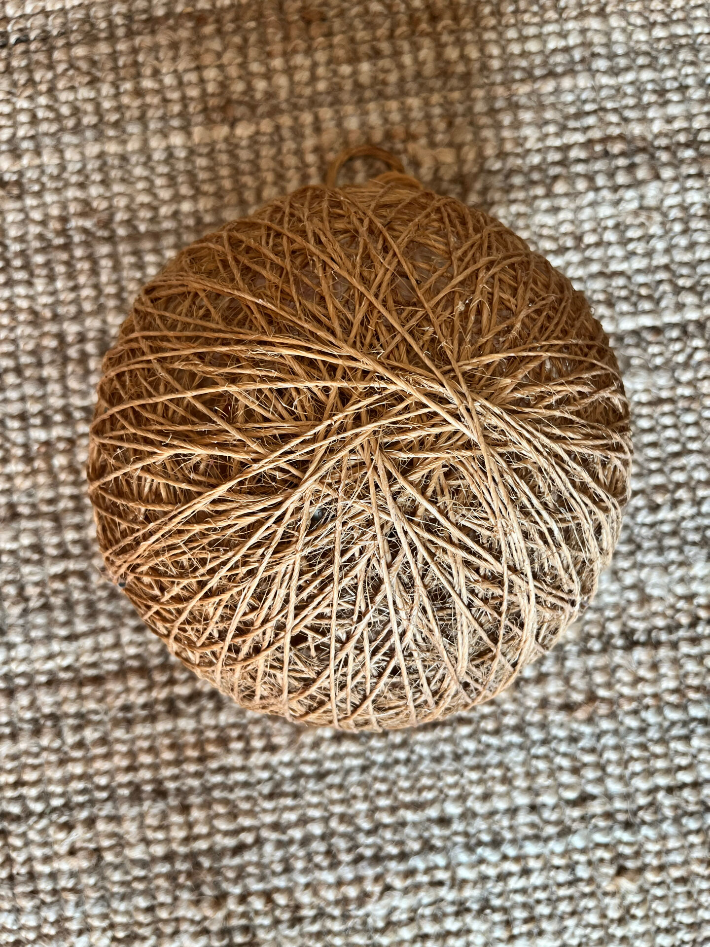 Suspension ball in rope