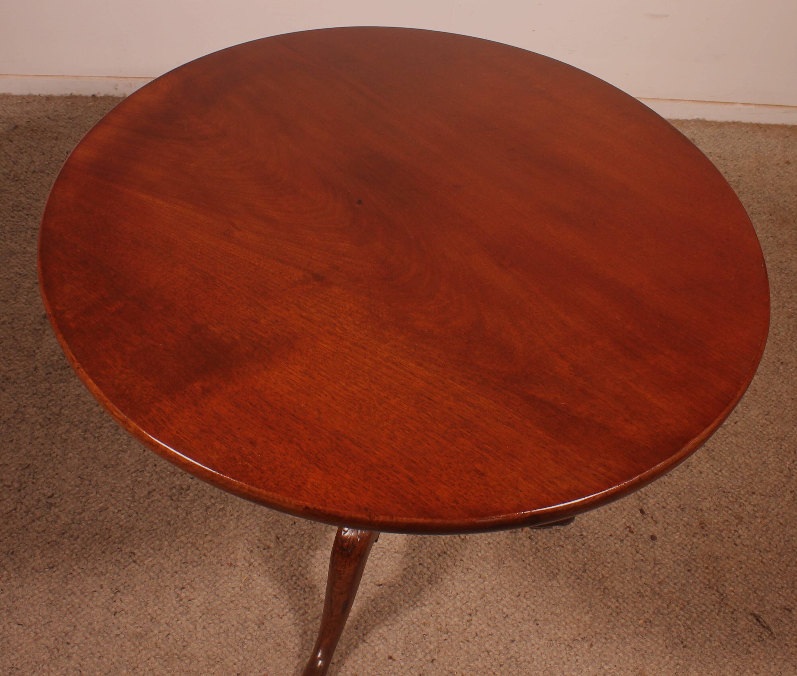 Mahogany Gueridon with a single-piece top - 18th century