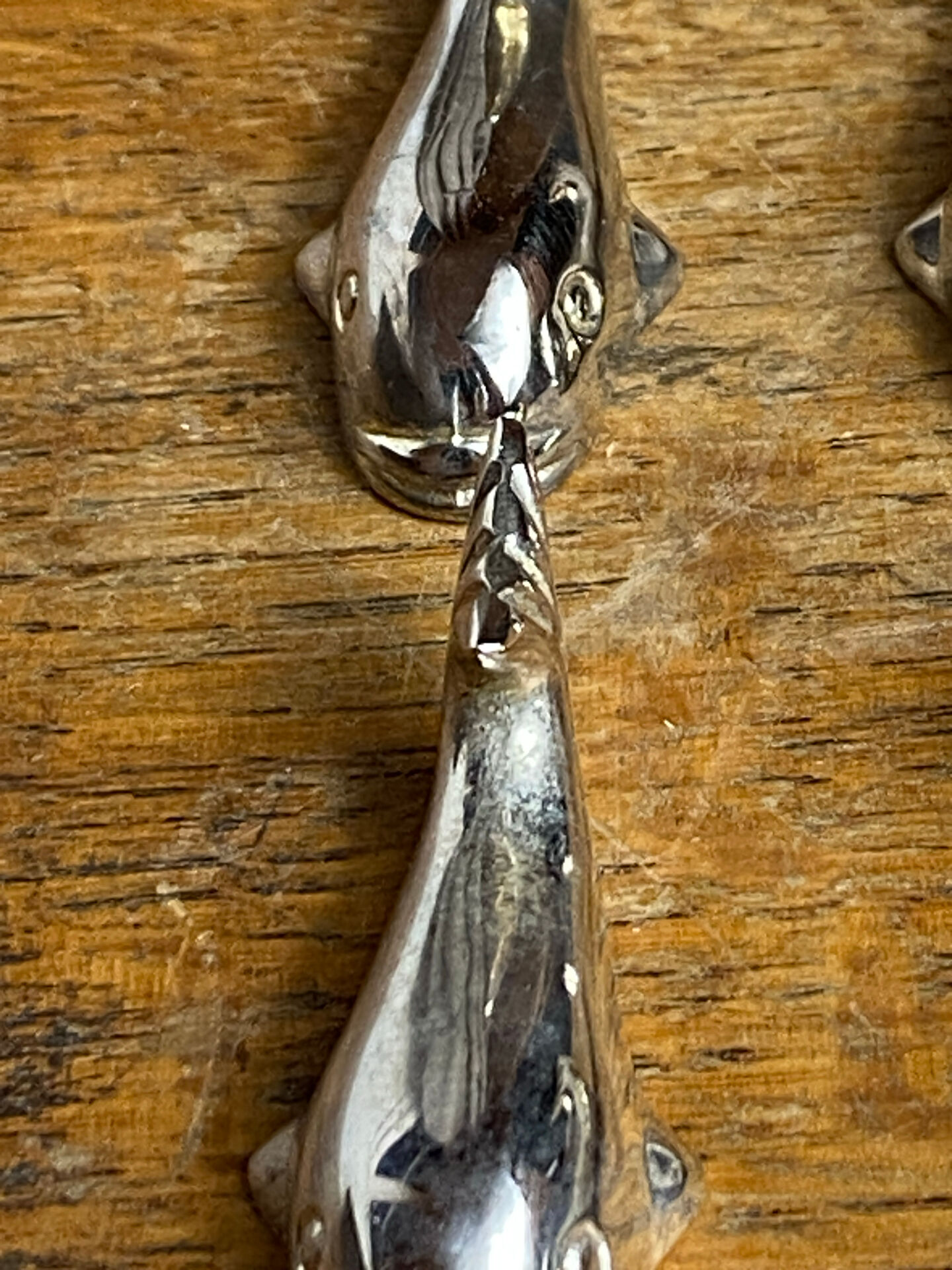 Whale-shaped stainless steel knife holder