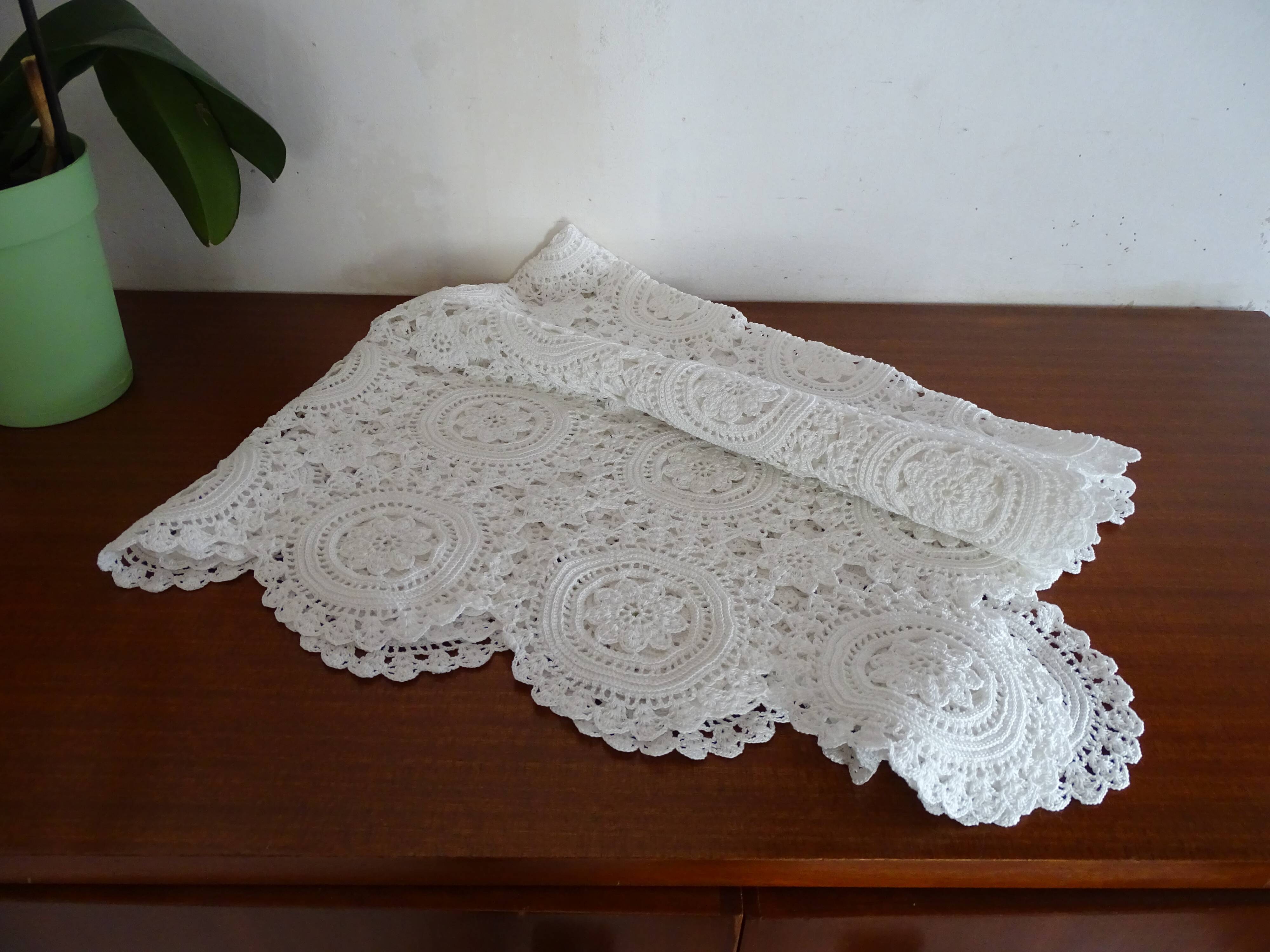 Old crochet tea tablecloth 88 x 88