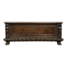 Tuscan Renaissance nobility chest in solid walnut dating from the late sixteenth century