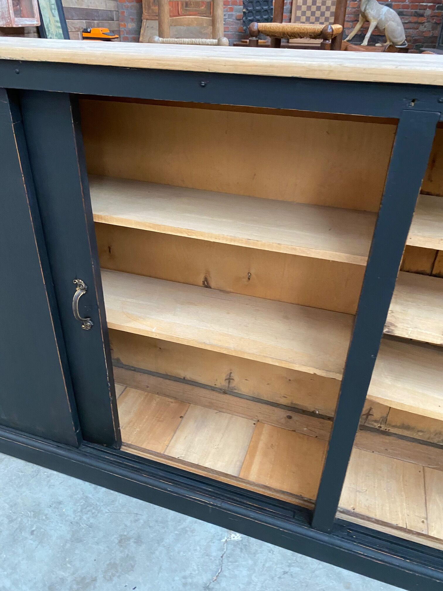 Trade furniture with sliding doors