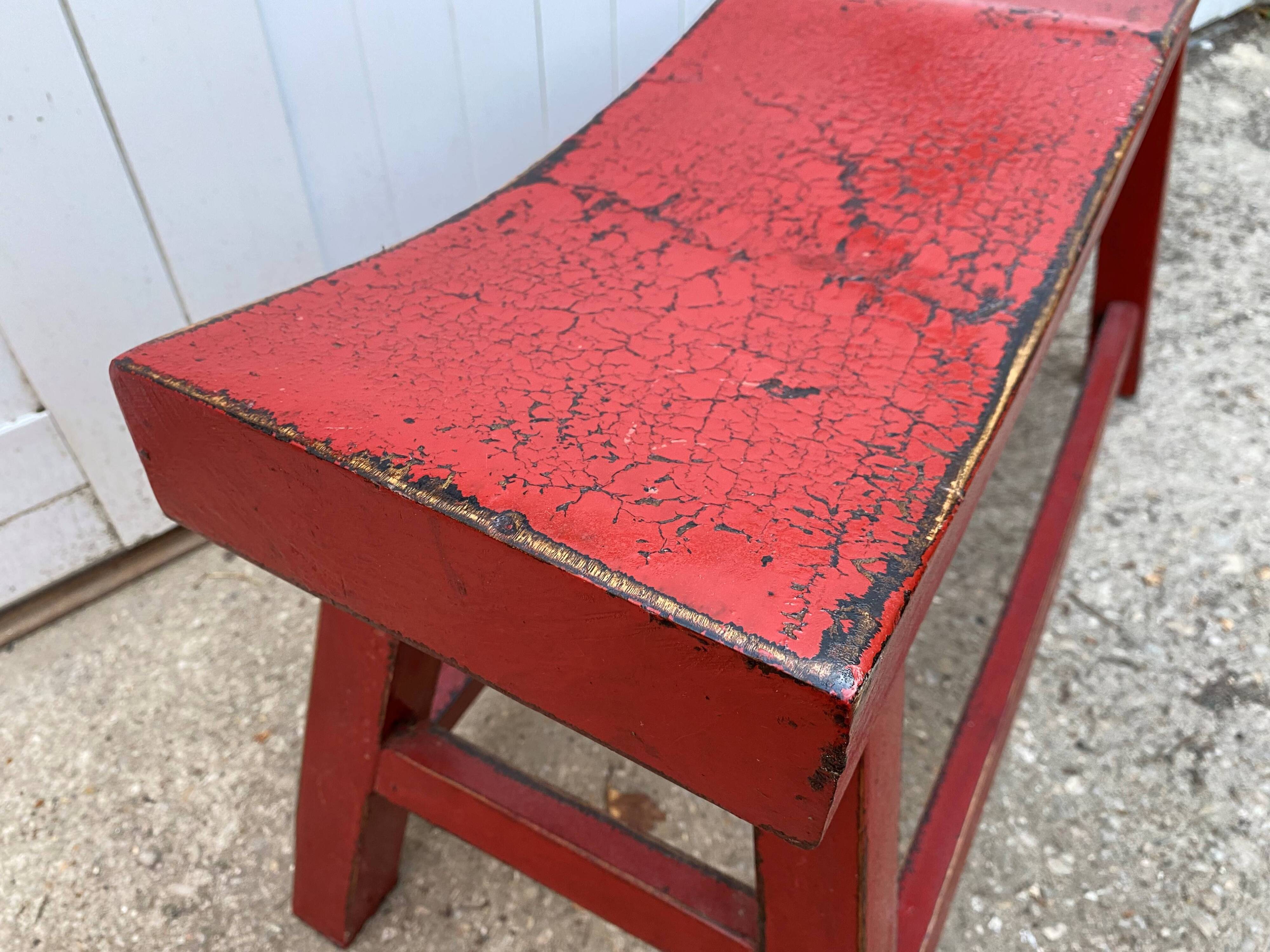 Red end of bed bench in solid wood with cracked effect Chinese style 1950
