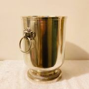 Silver-plated champagne bucket with lion heads from the 20th century, stamped.