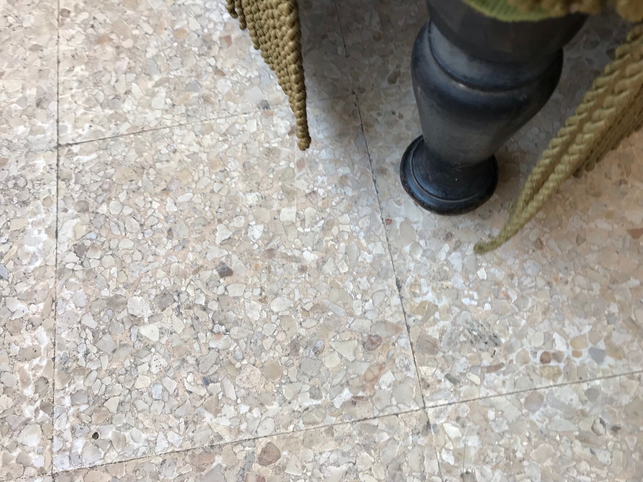 Vintage sofa in green velvet