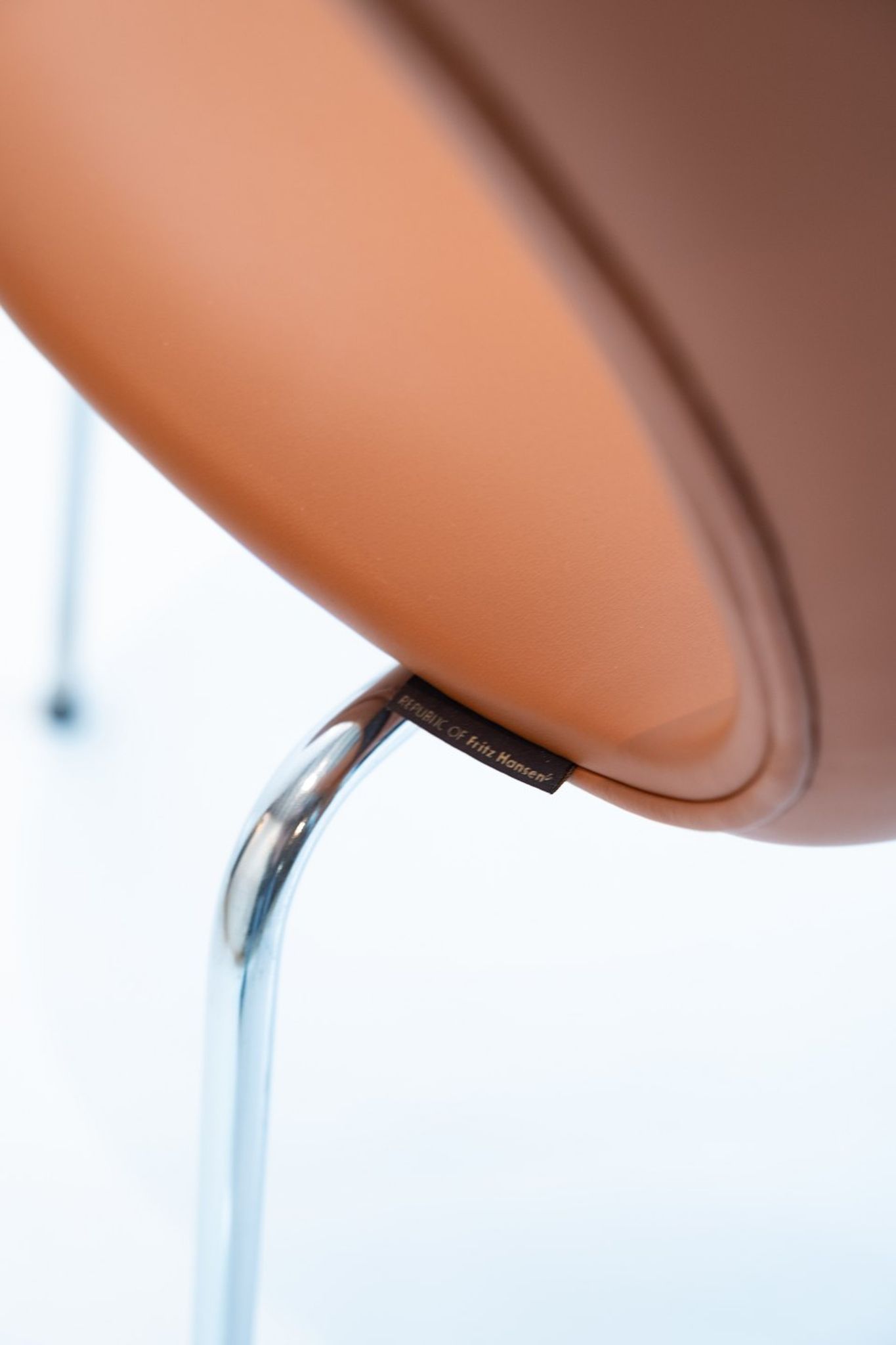 A set of 6 Seven chairs, model 3107, designed by Arne Jacobsen and manufactured by Fritz Hansen.