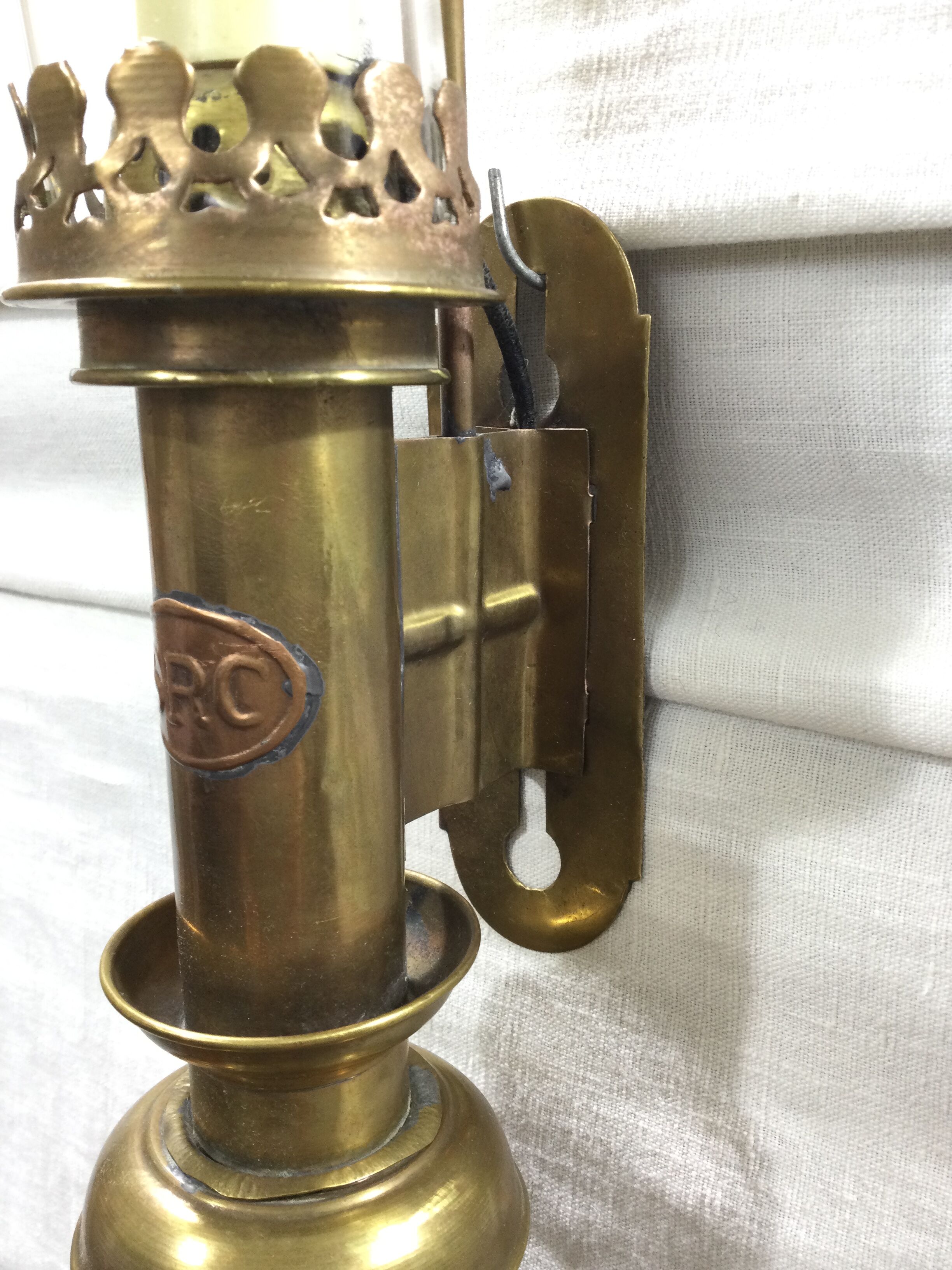 Brass train applicator