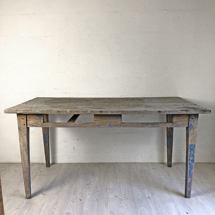 Farm table