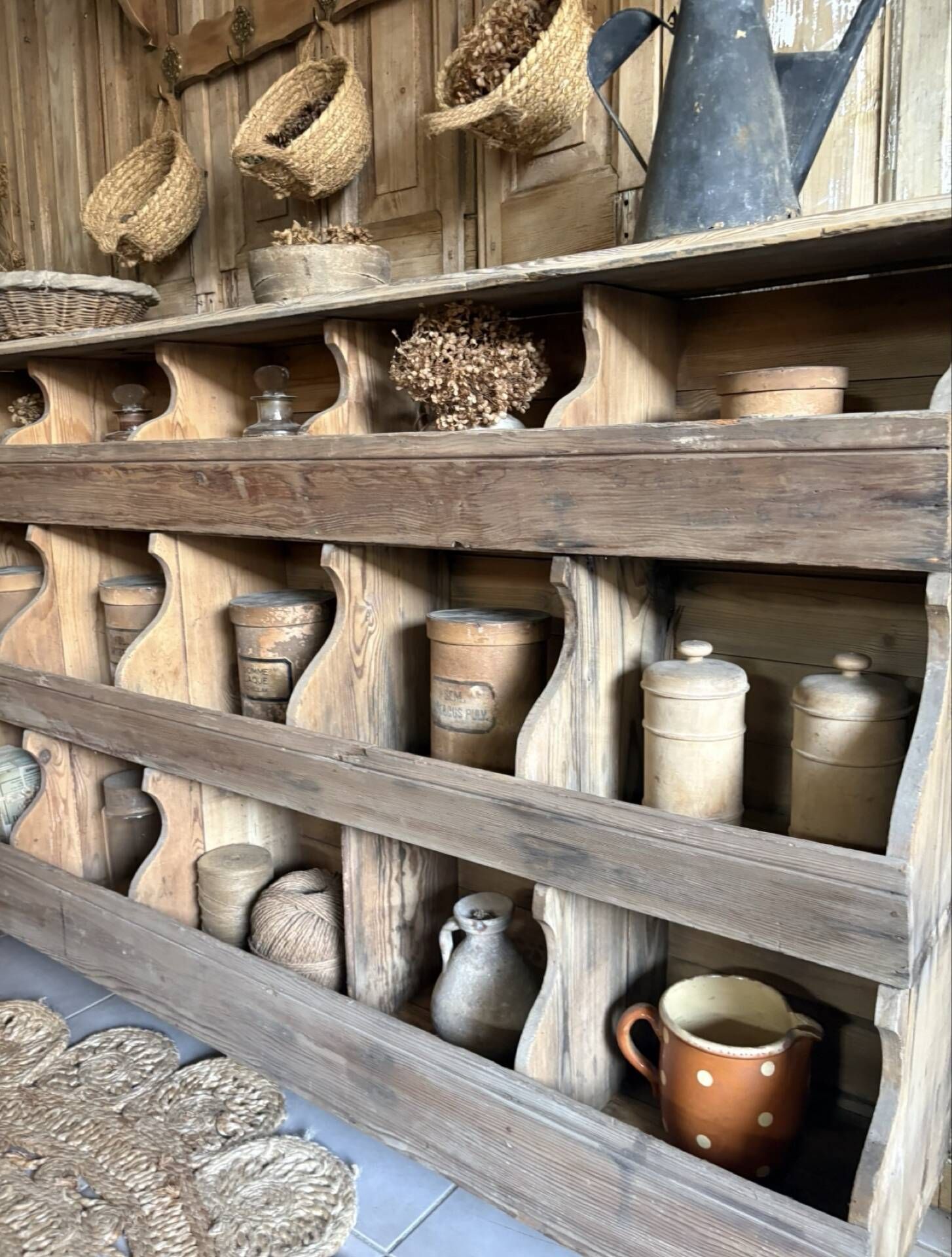 Ancien grainetier , meublé casiers en bois