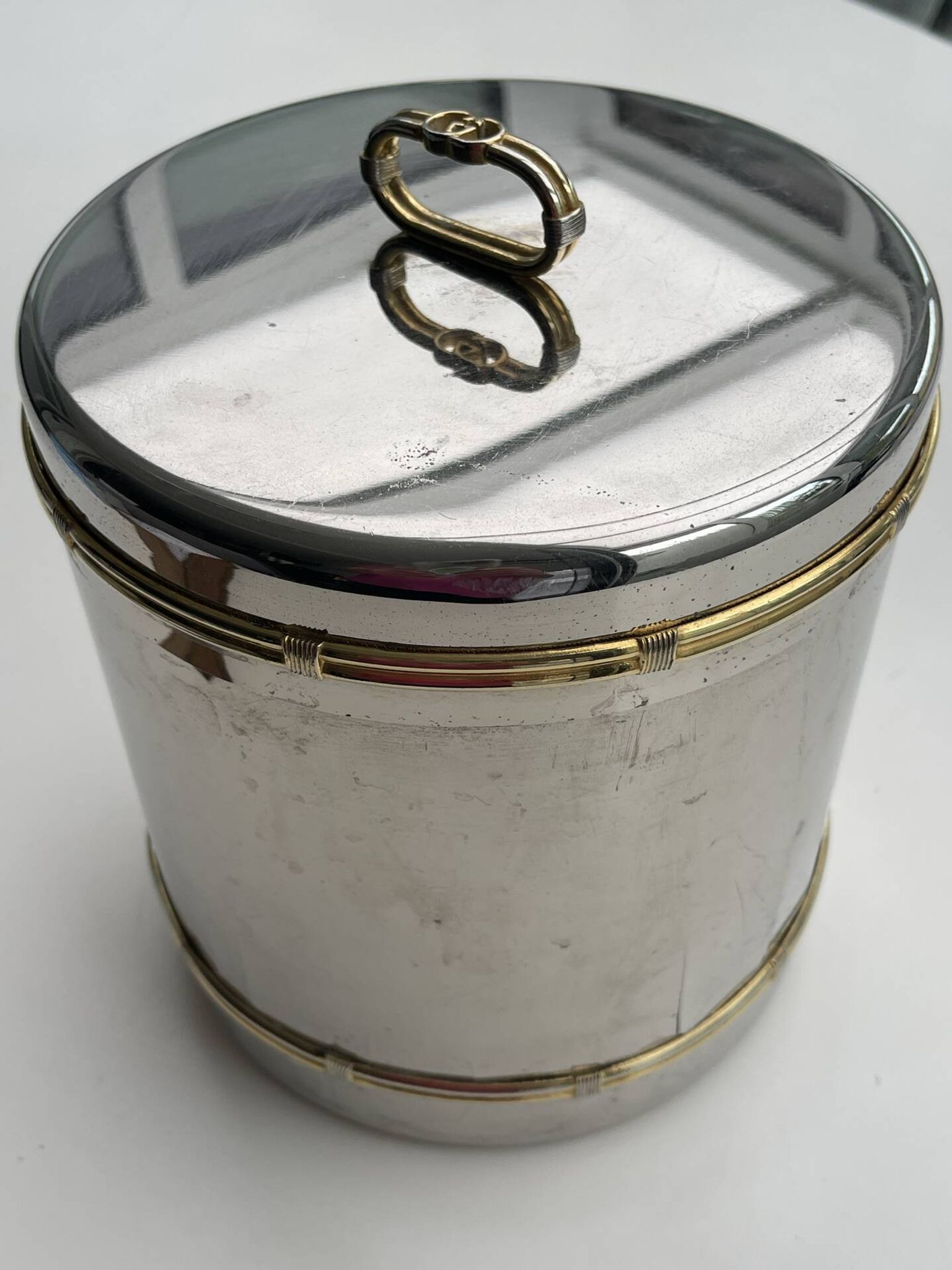 Vintage Gucci champagne bucket in silver-plated metal in Hollywood Regency style.